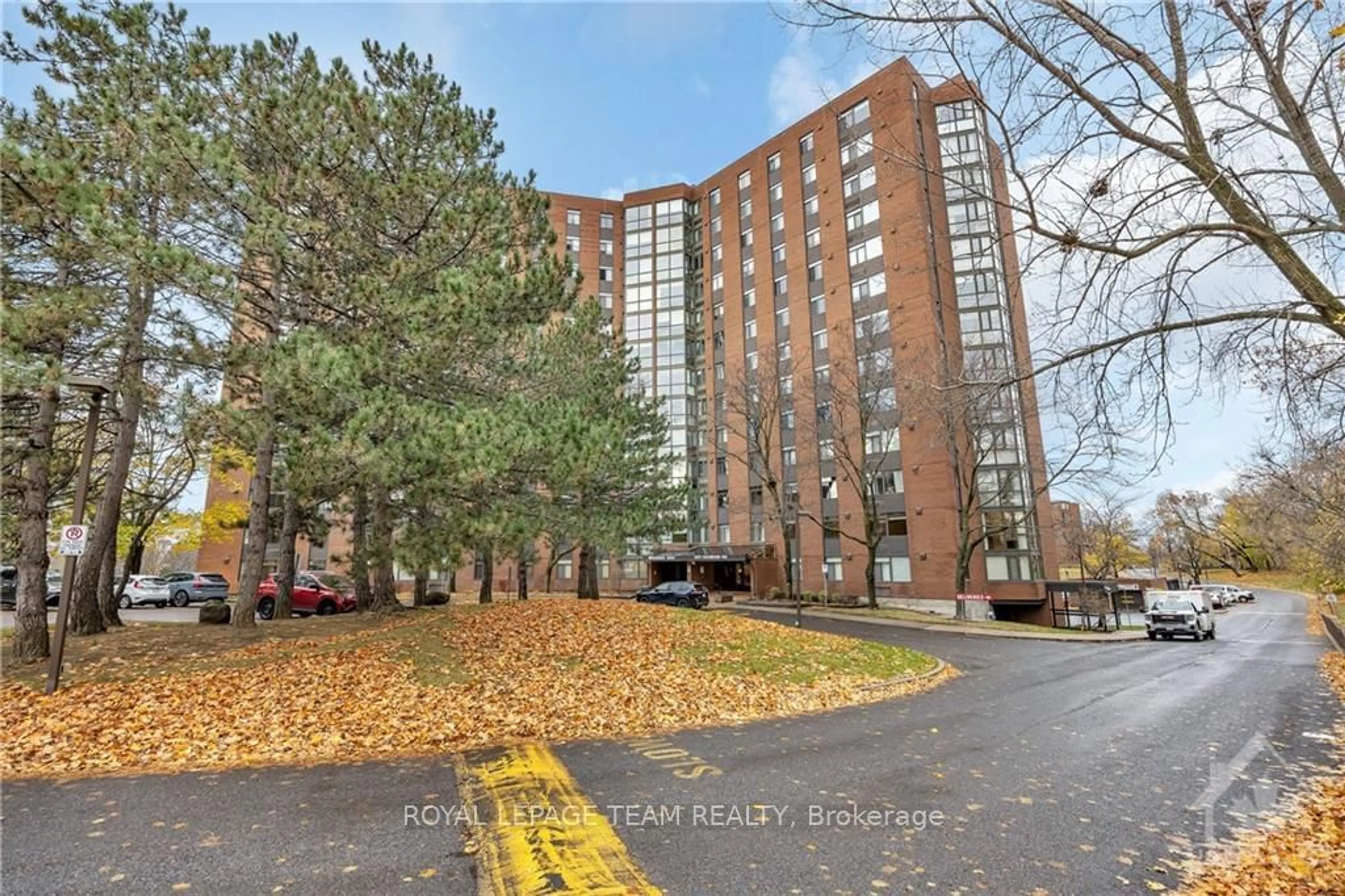 A pic from exterior of the house or condo, the front or back of building for 2871 RICHMOND Rd #514, Britannia Heights - Queensway Terrace N and Area Ontario K2B 8M5