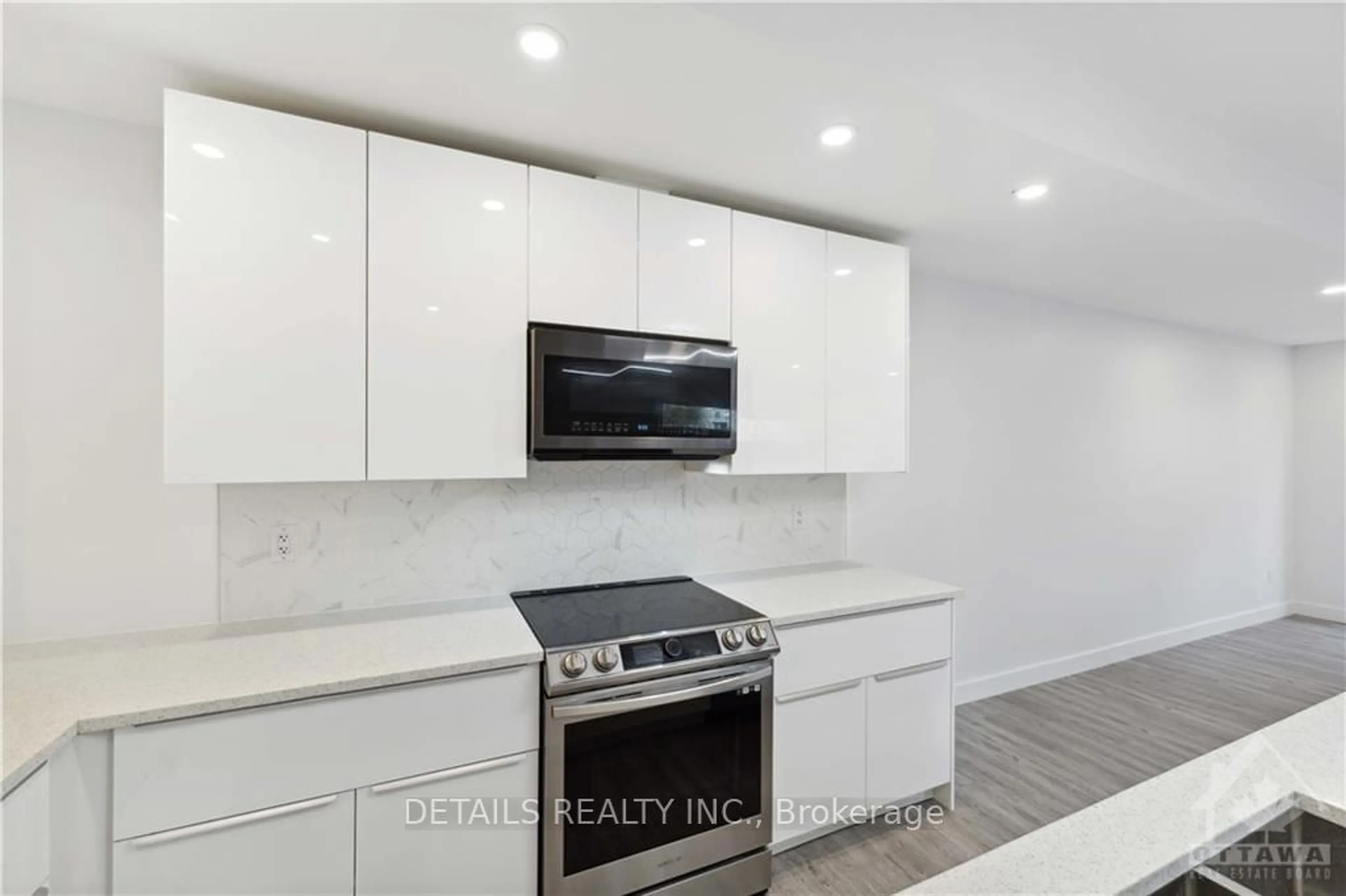 Open concept kitchen for 828 MAPLEWOOD Ave, Britannia Heights - Queensway Terrace N and Area Ontario K2B 5V5