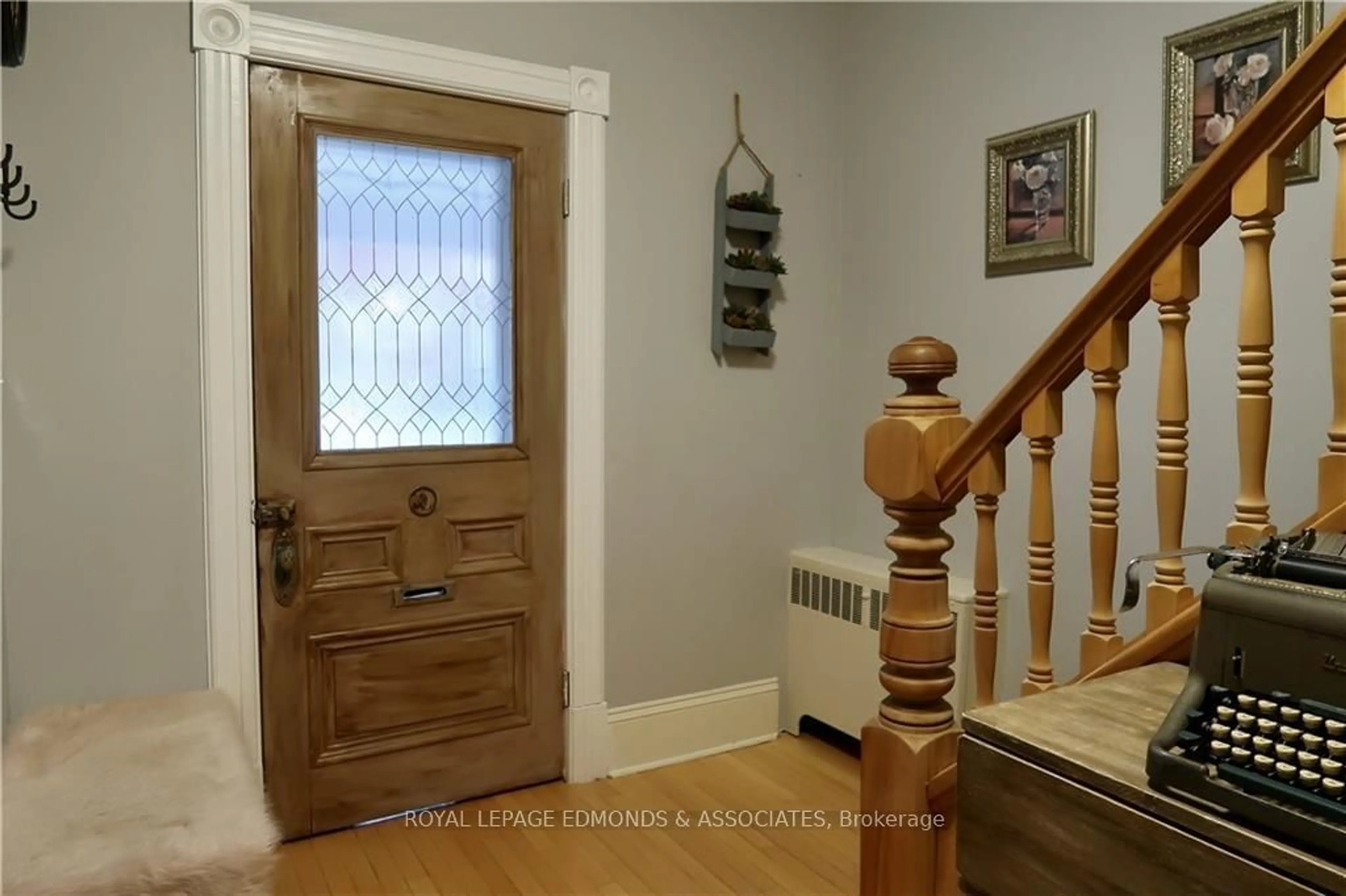 Indoor entryway, wood floors for 245 TRAFALGAR Rd, Pembroke Ontario K8A 5A6