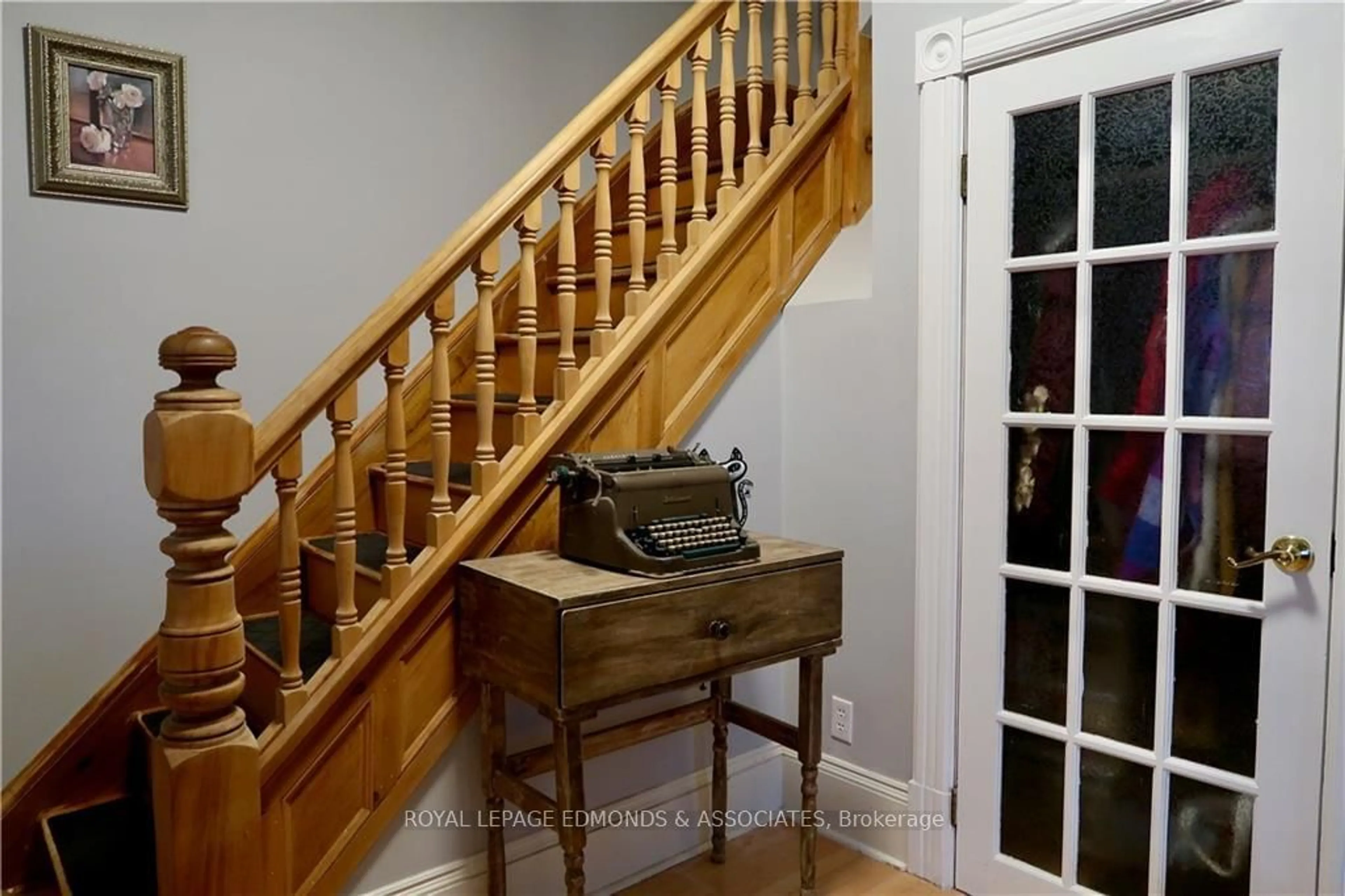 Indoor entryway, wood floors for 245 TRAFALGAR Rd, Pembroke Ontario K8A 5A6