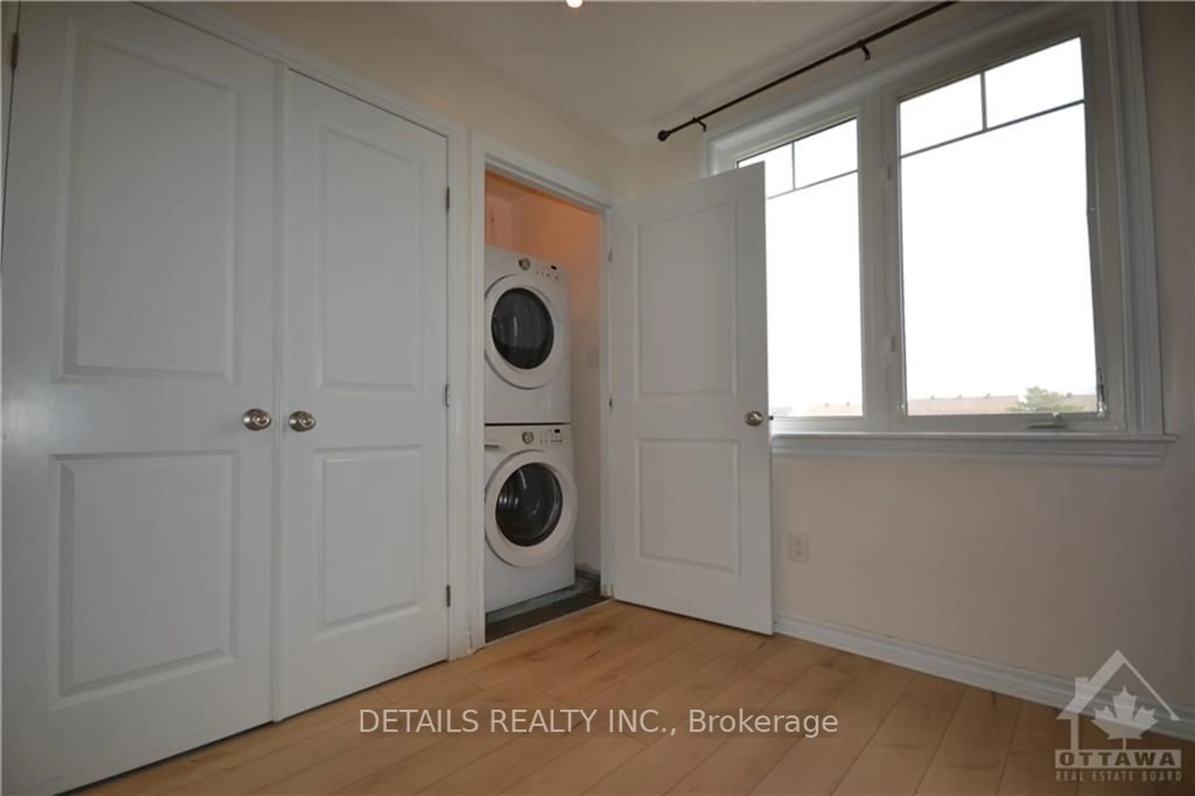 Laundry room for 2545 Longfields Dr, Barrhaven Ontario K2J 2L7