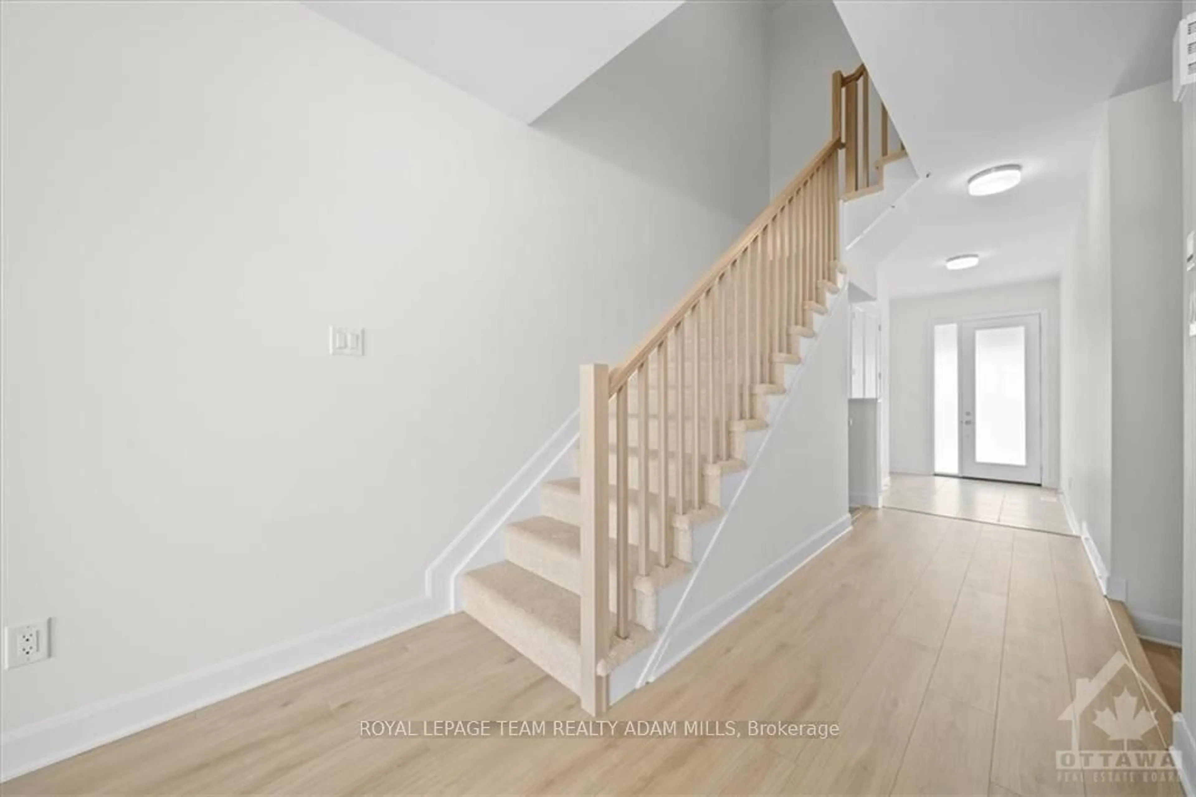 Stairs for 131 SUCCESSION Crt, Stittsville - Munster - Richmond Ontario K2S 2Z8