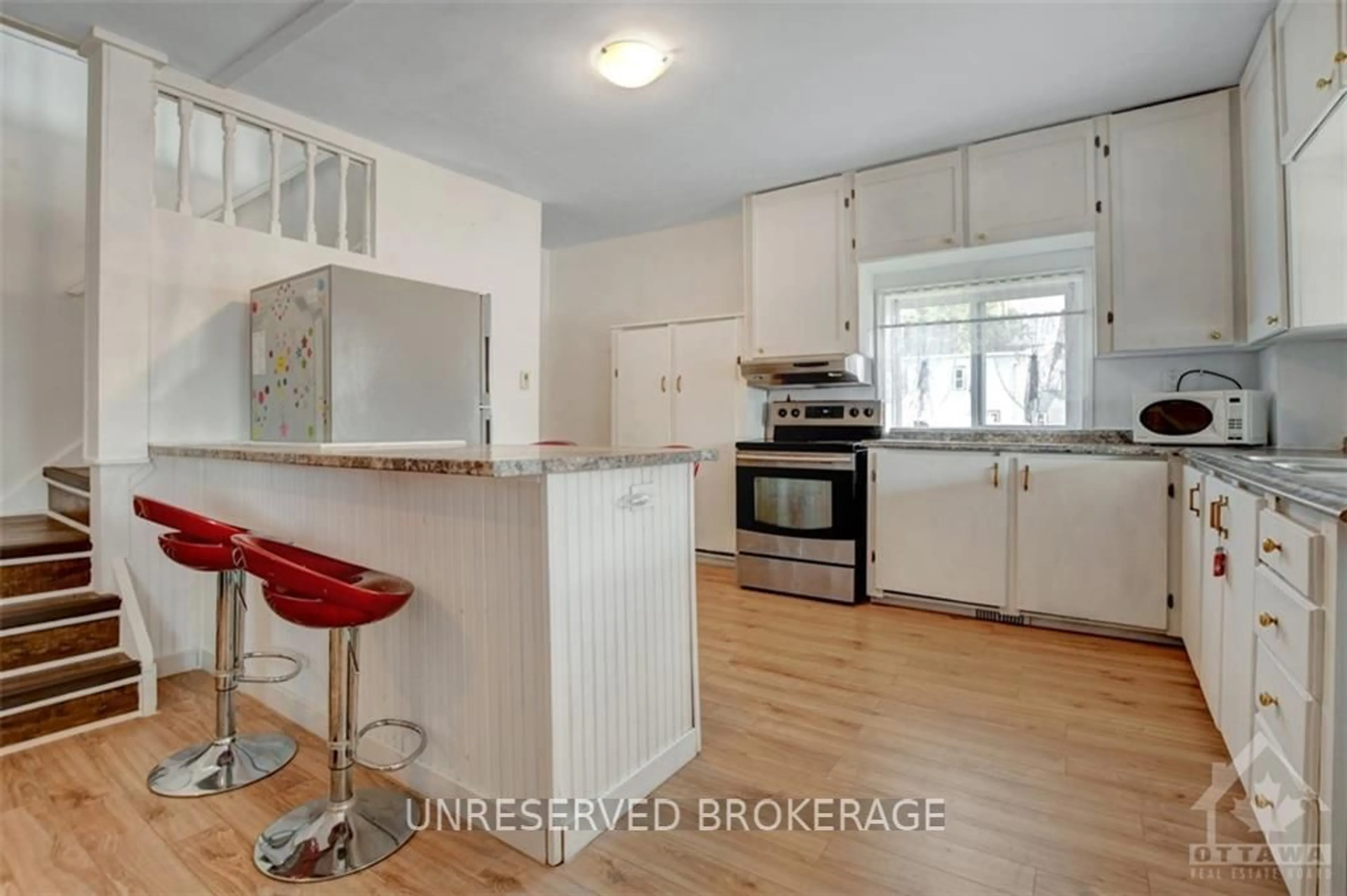 Standard kitchen, unknown floor, cottage for 4297 COUNTY 31 Rd, South Dundas Ontario K0C 2H0