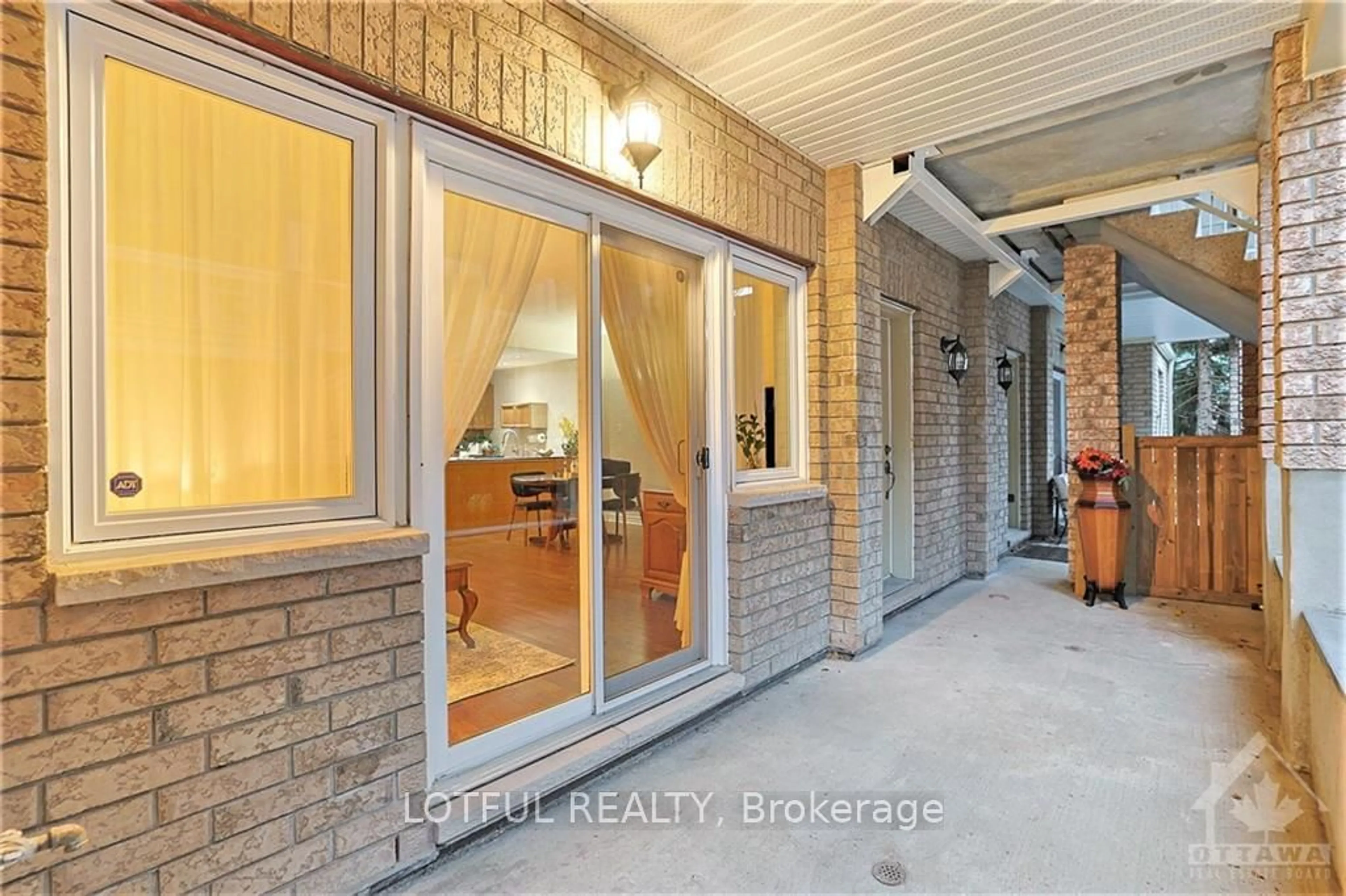 Indoor entryway for 1115 STITTSVILLE MAIN St #A, Stittsville - Munster - Richmond Ontario K2S 0C8