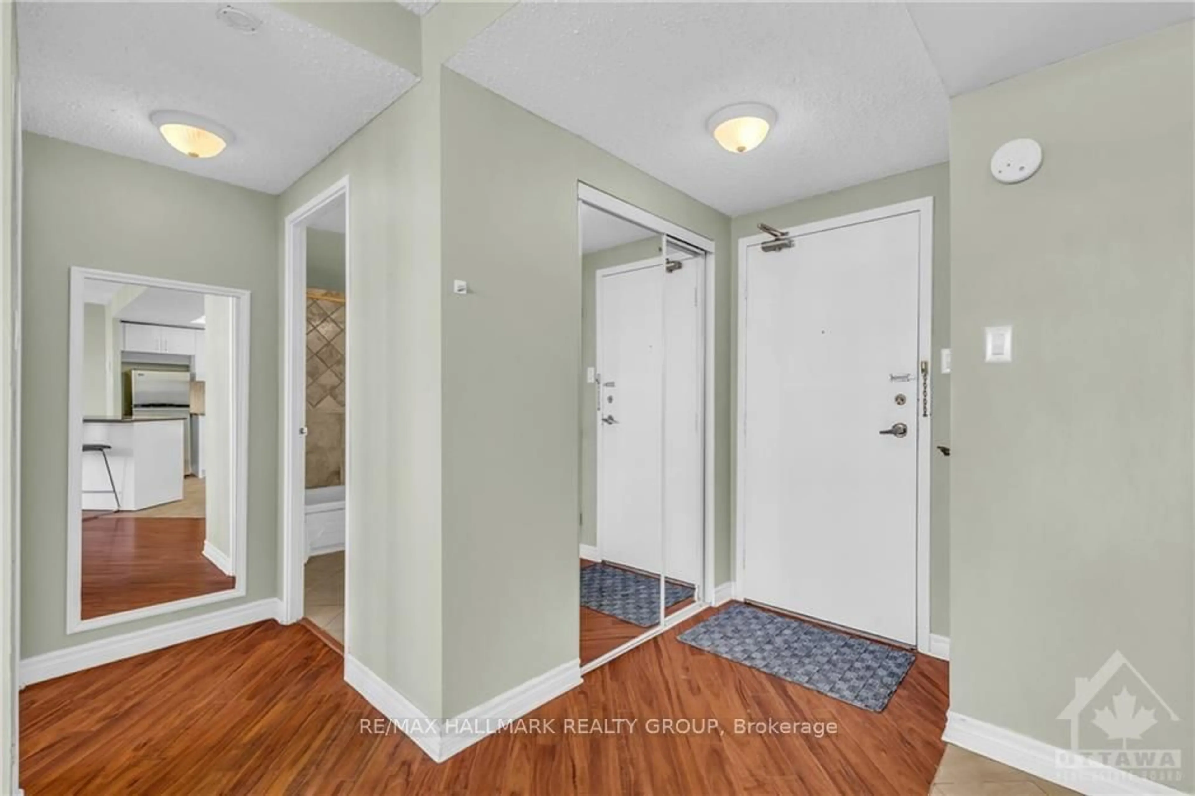 Indoor entryway, wood floors for 530 LAURIER Ave #1201, Ottawa Centre Ontario K1R 7T1