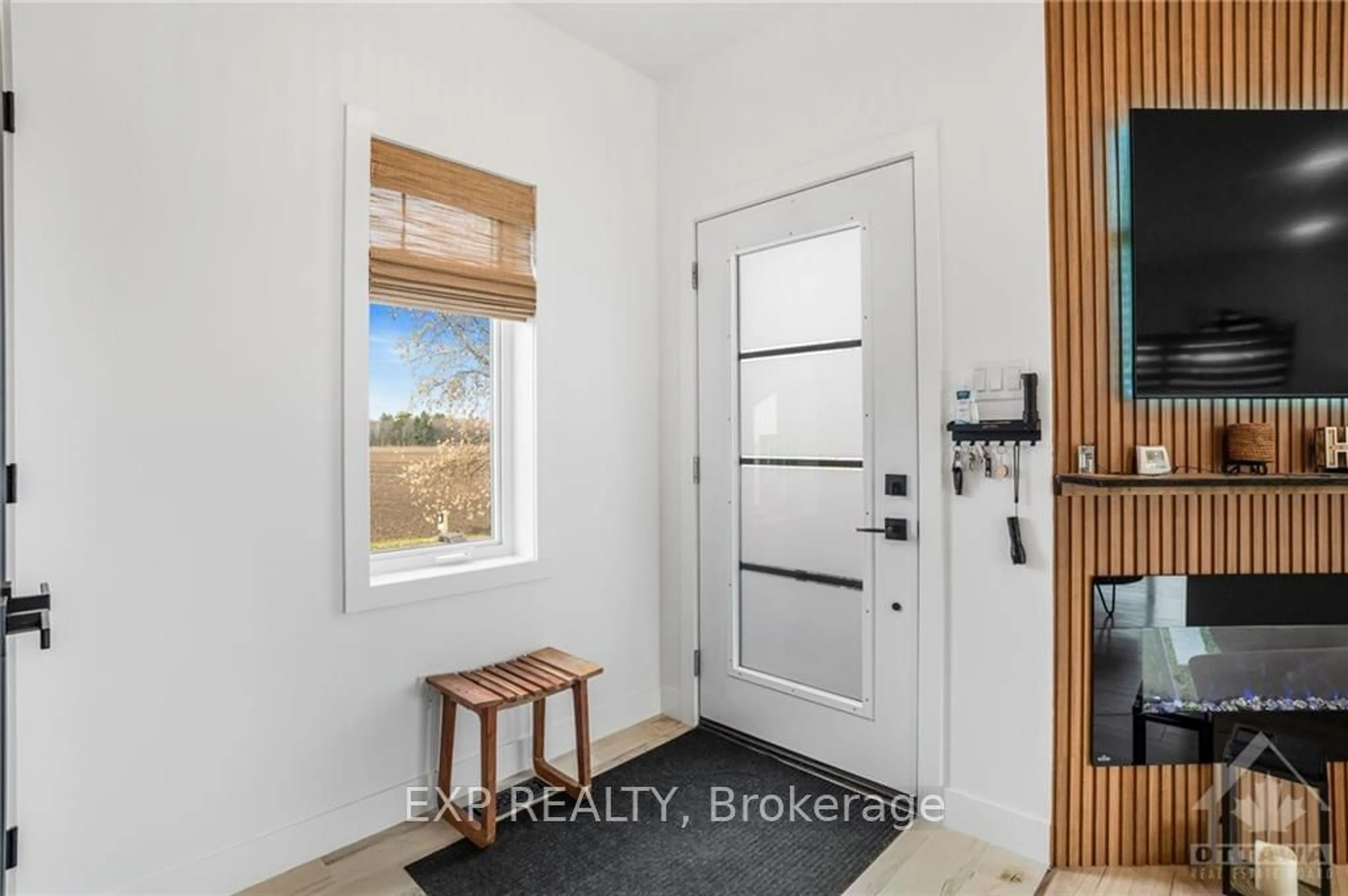 Indoor entryway, wood floors for 602 TELEGRAPH St, Prescott and Russell Ontario K0B 1A0