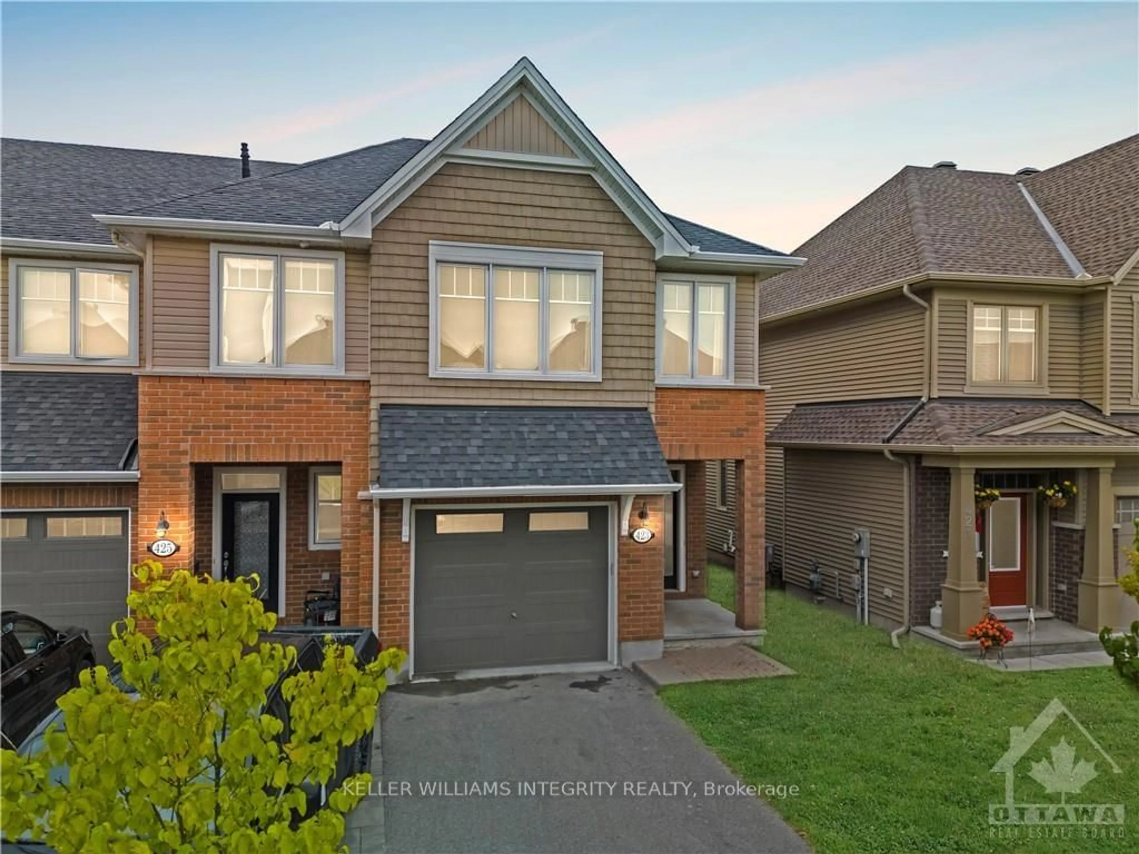 Frontside or backside of a home, cottage for 423 WARMSTONE Dr, Stittsville - Munster - Richmond Ontario K2S 0W2