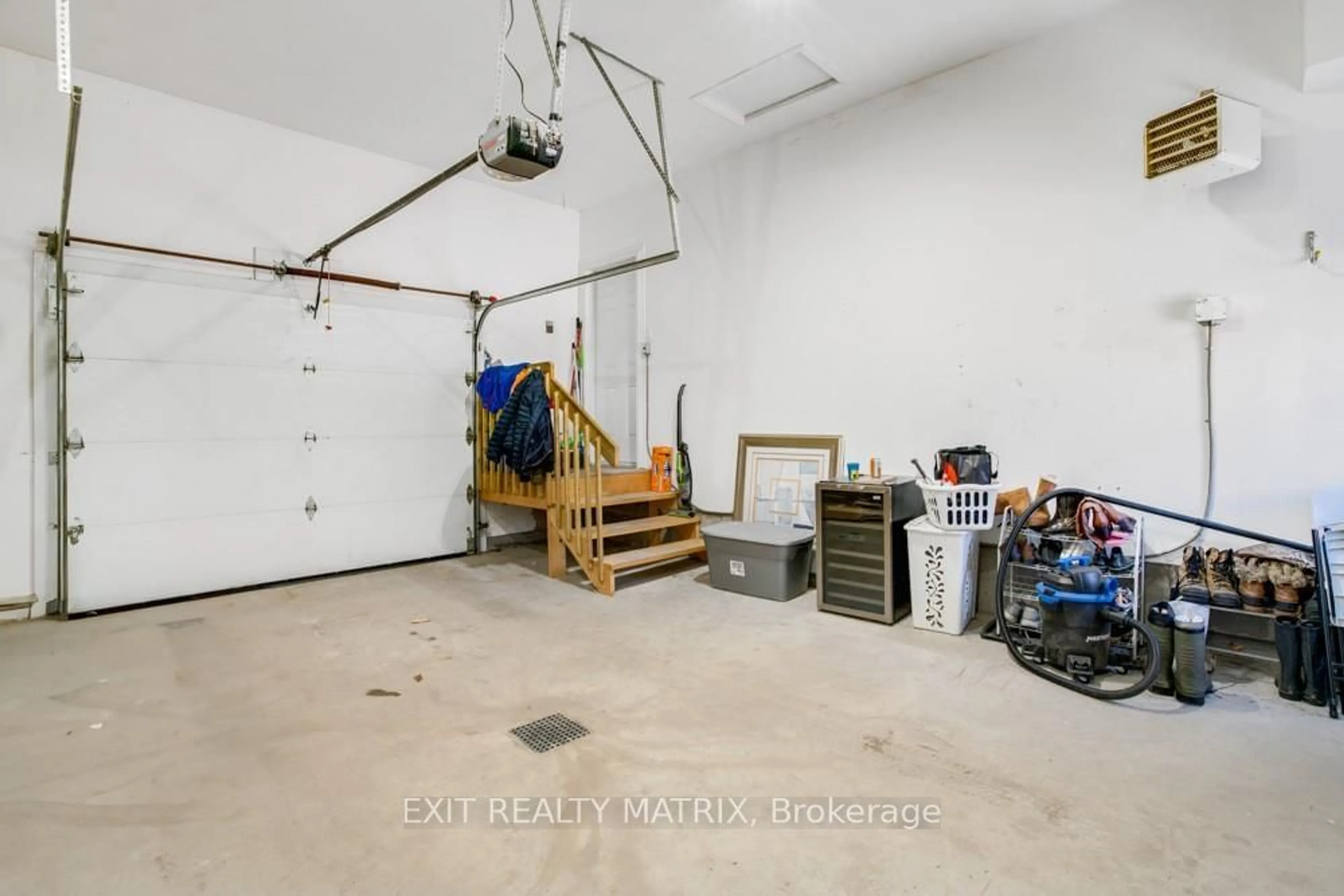 Indoor garage for 46 JACQUOT St, Champlain Ontario K0B 1K0