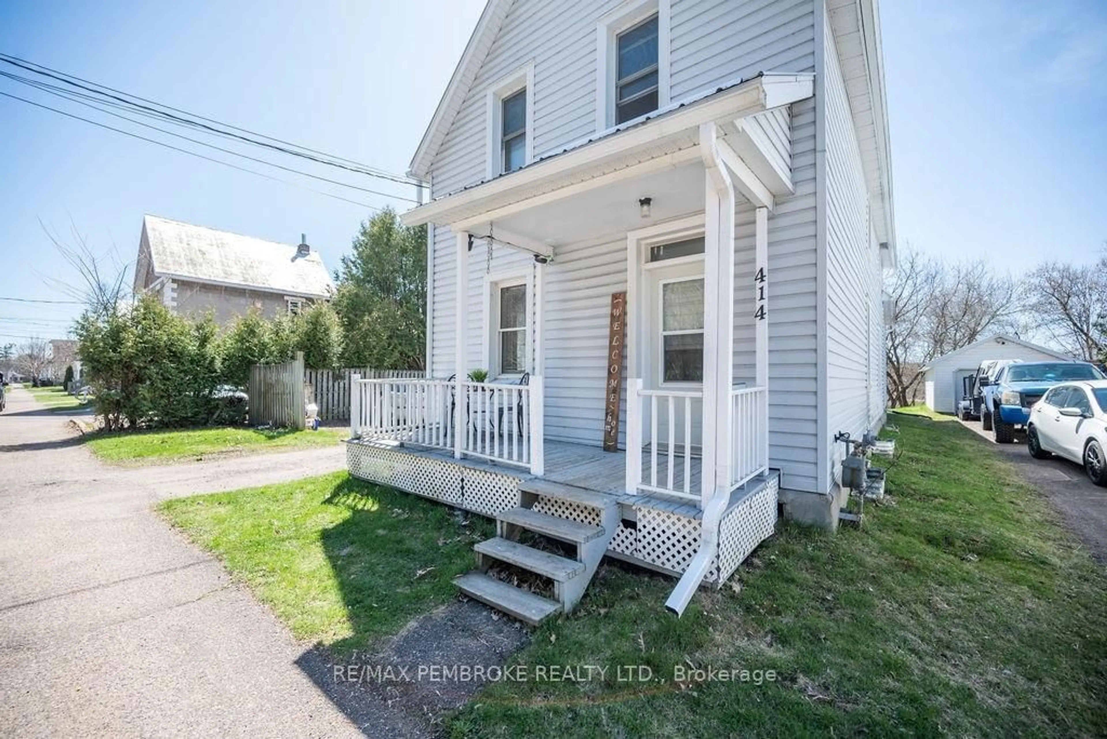 Frontside or backside of a home, cottage for 414 MOFFAT St, Pembroke Ontario K8A 3X9