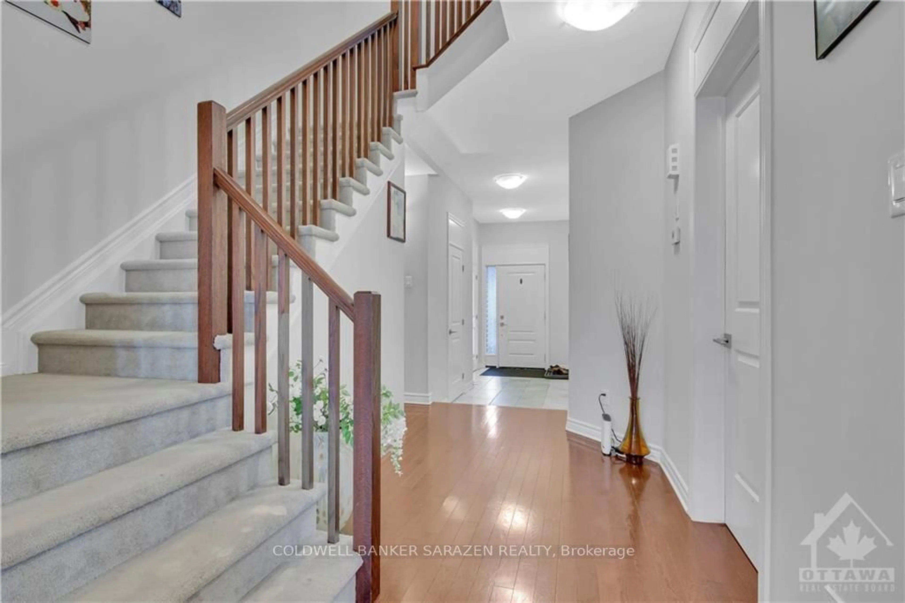 Indoor foyer, wood floors for 217 HAWKMERE Way, Blossom Park - Airport and Area Ontario K1T 0R5