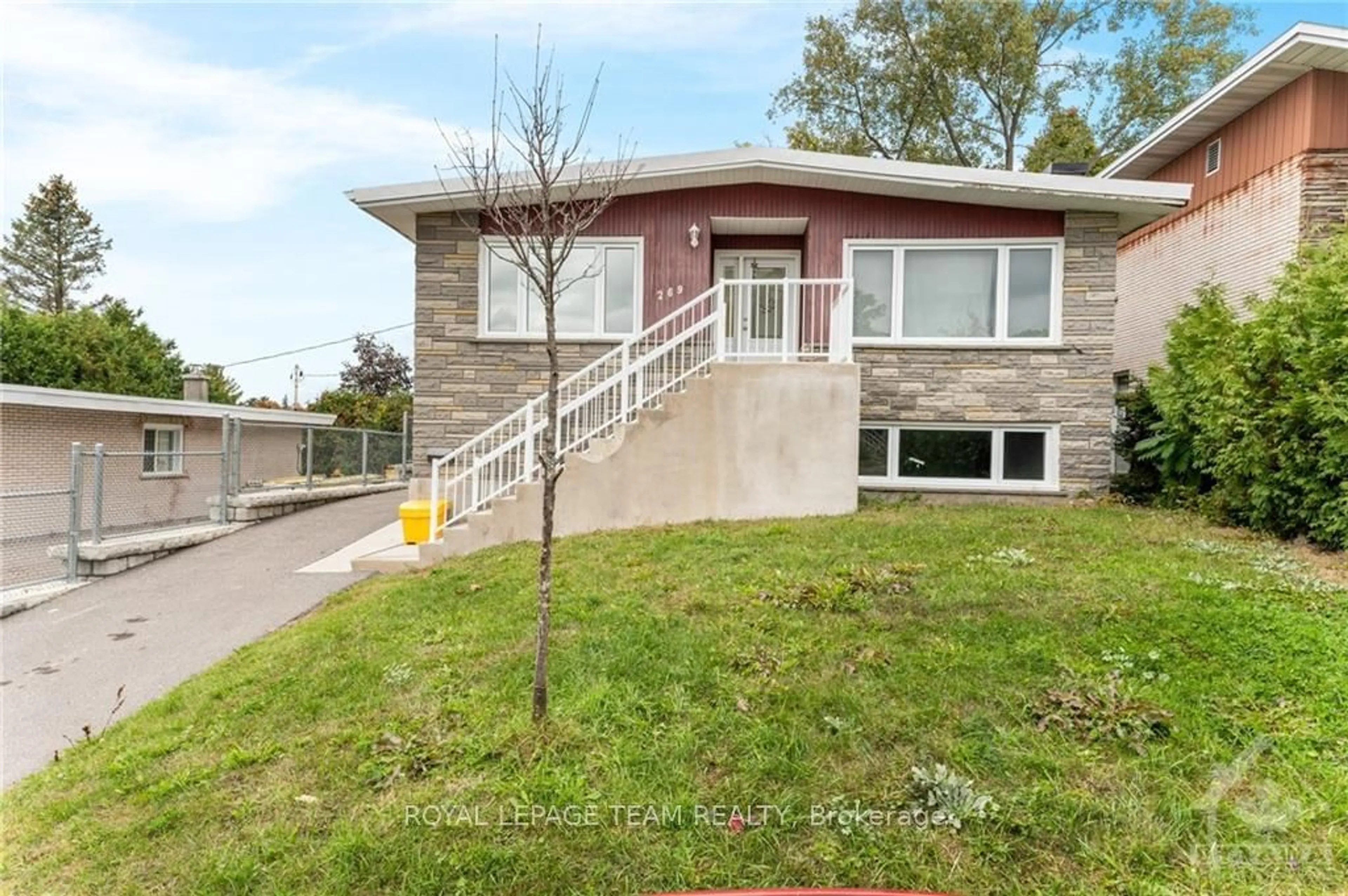 Frontside or backside of a home, the street view for 269 MICHEL Circ, Manor Park - Cardinal Glen and Area Ontario K1L 7P4