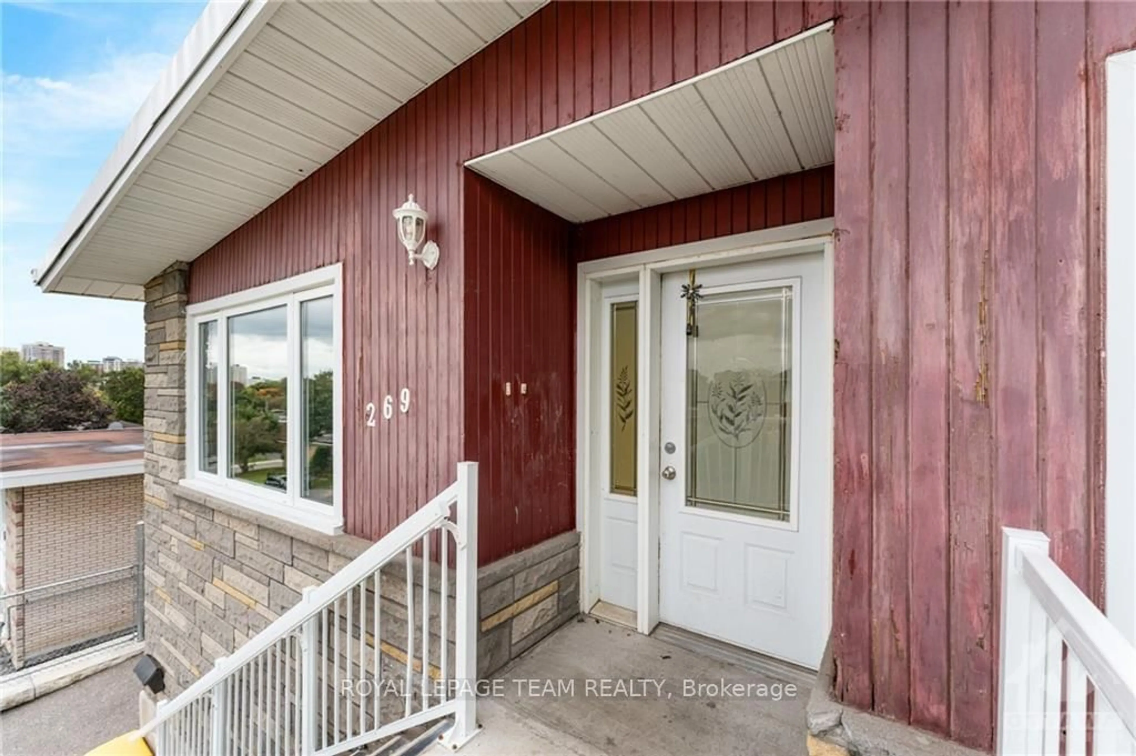 Indoor entryway, wood floors for 269 MICHEL Circ, Manor Park - Cardinal Glen and Area Ontario K1L 7P4