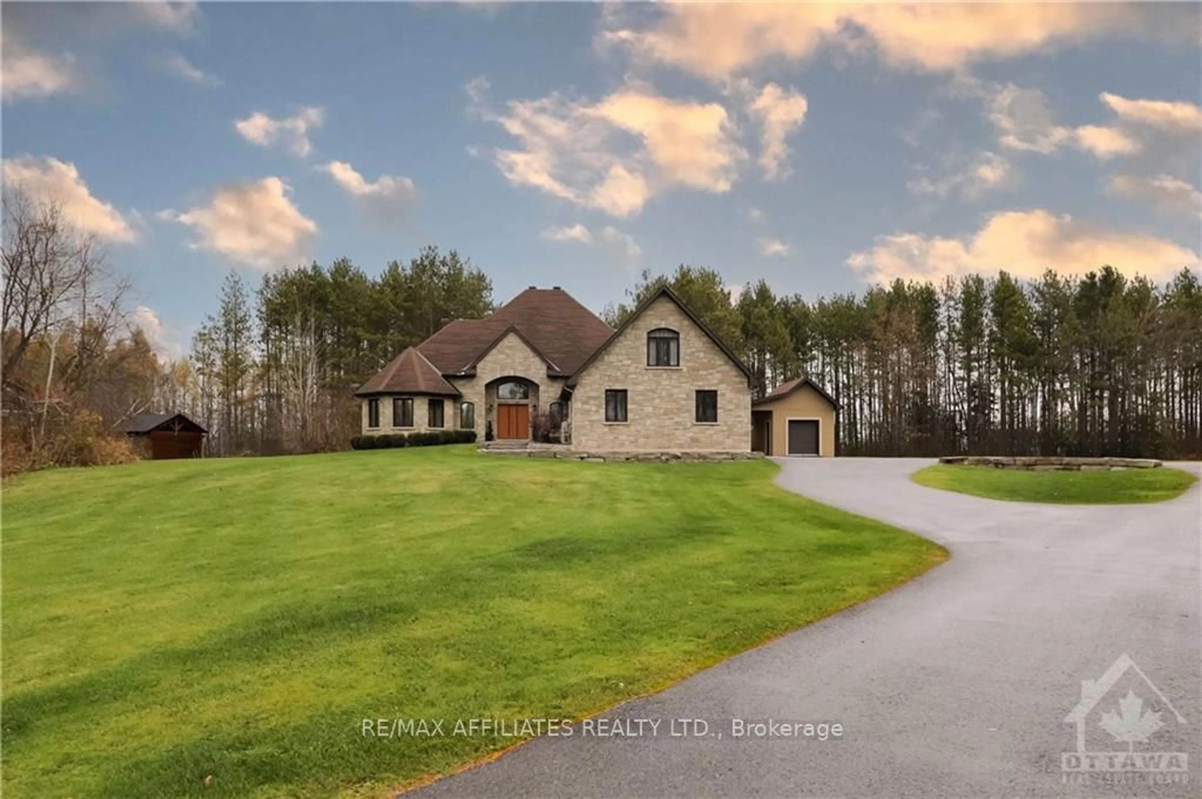 Frontside or backside of a home, cottage for 6769 DEER RUN Pl, Manotick - Kars - Rideau Twp and Area Ontario K0A 2T0