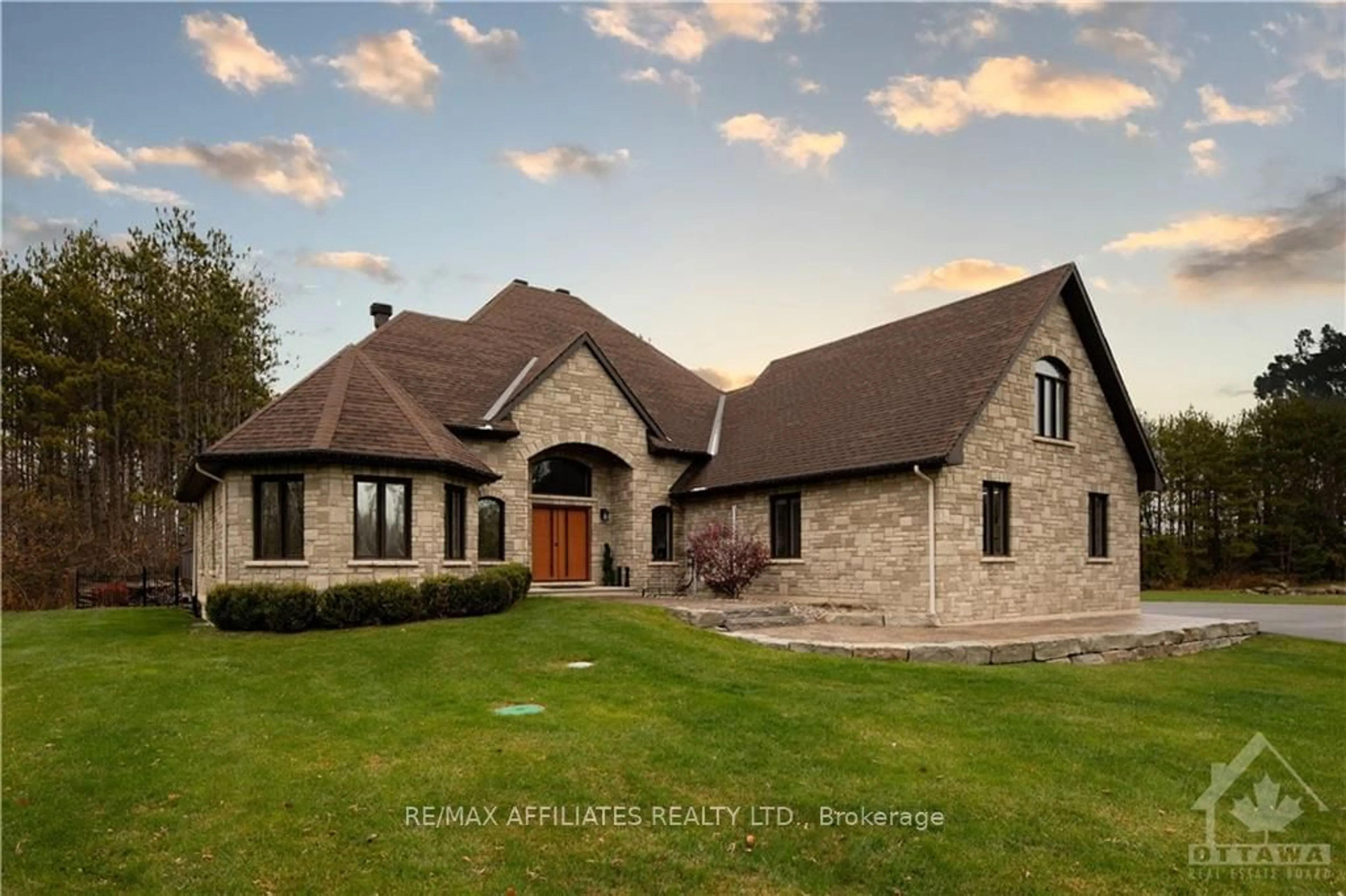 Home with brick exterior material for 6769 DEER RUN Pl, Manotick - Kars - Rideau Twp and Area Ontario K0A 2T0