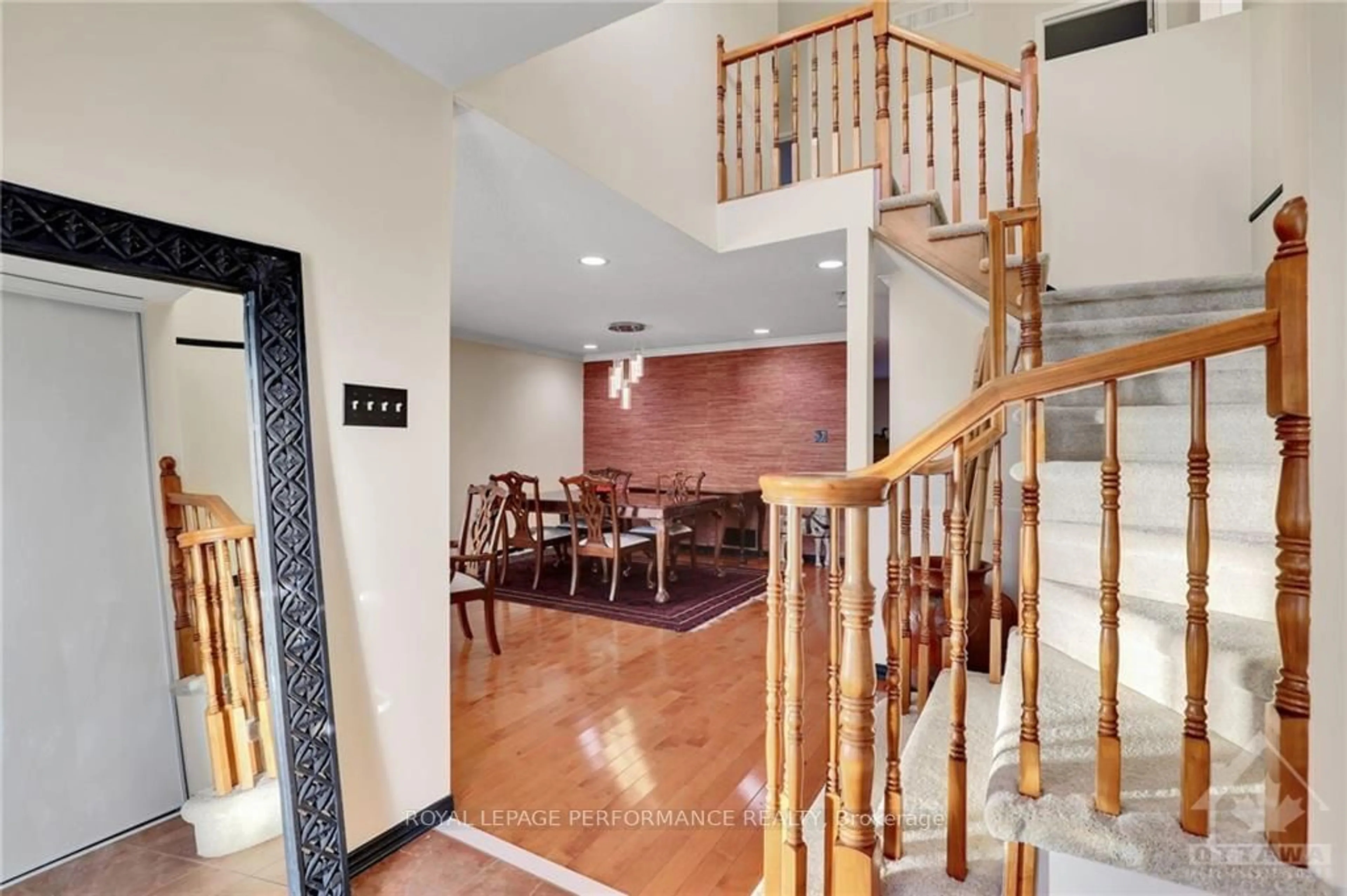 Indoor foyer, wood floors for 2103 ESPRIT Dr, Orleans - Cumberland and Area Ontario K4A 4K2