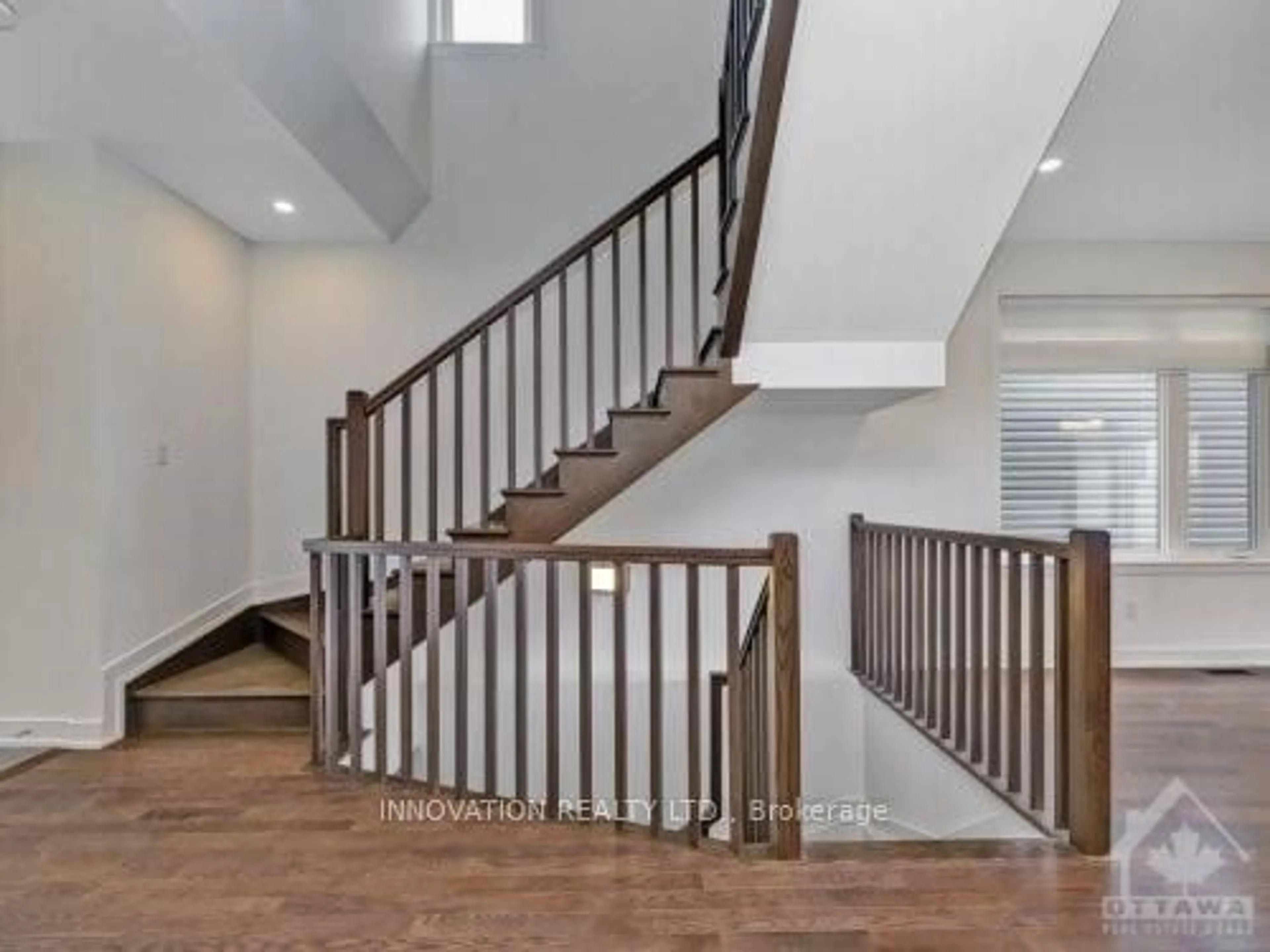 Stairs for 2337 GOLDHAWK Dr, Stittsville - Munster - Richmond Ontario K2S 2X3