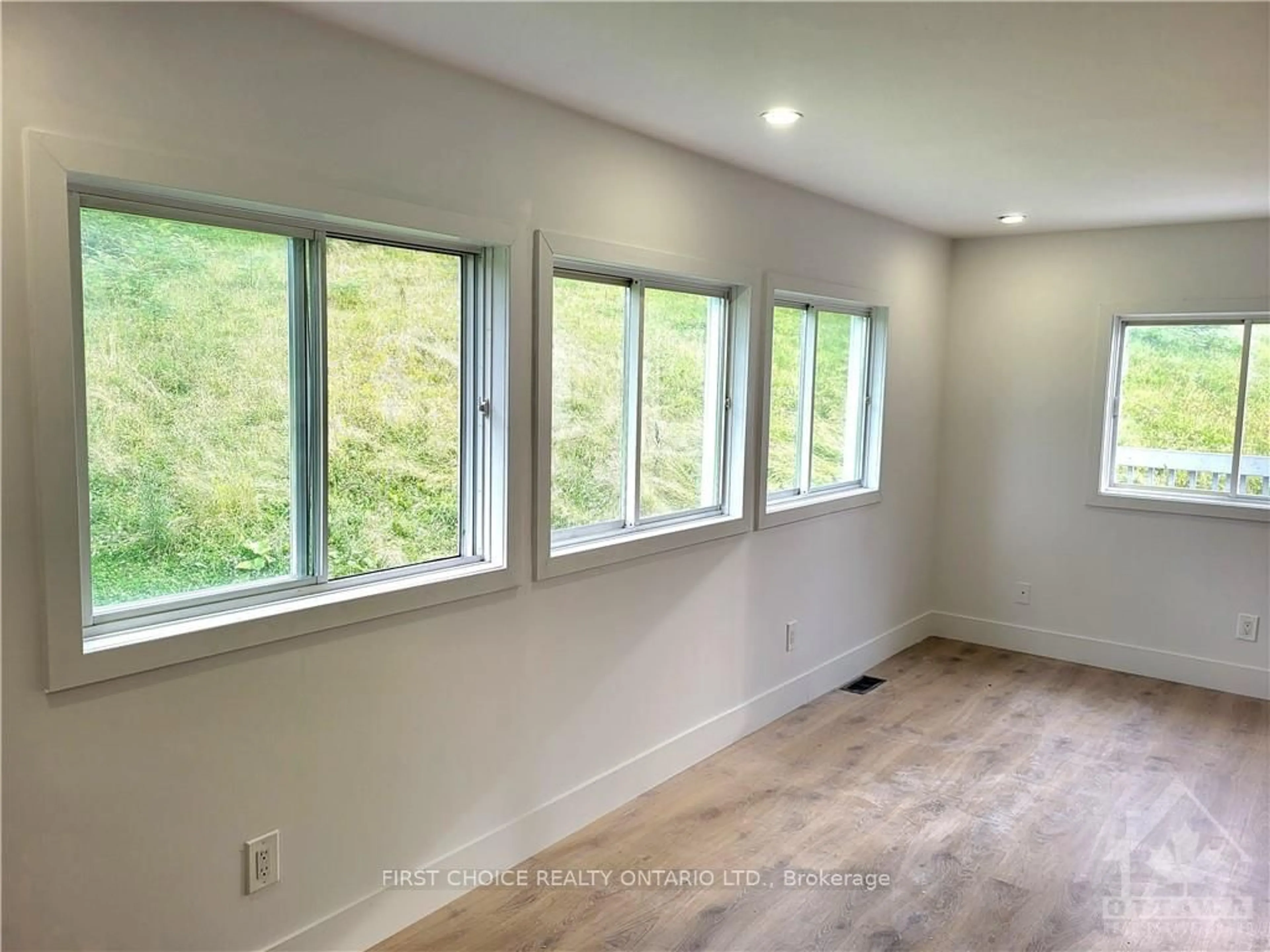 A pic of a room, wood floors for 3774 OLD MONTREAL Rd, Orleans - Cumberland and Area Ontario K4C 1J1