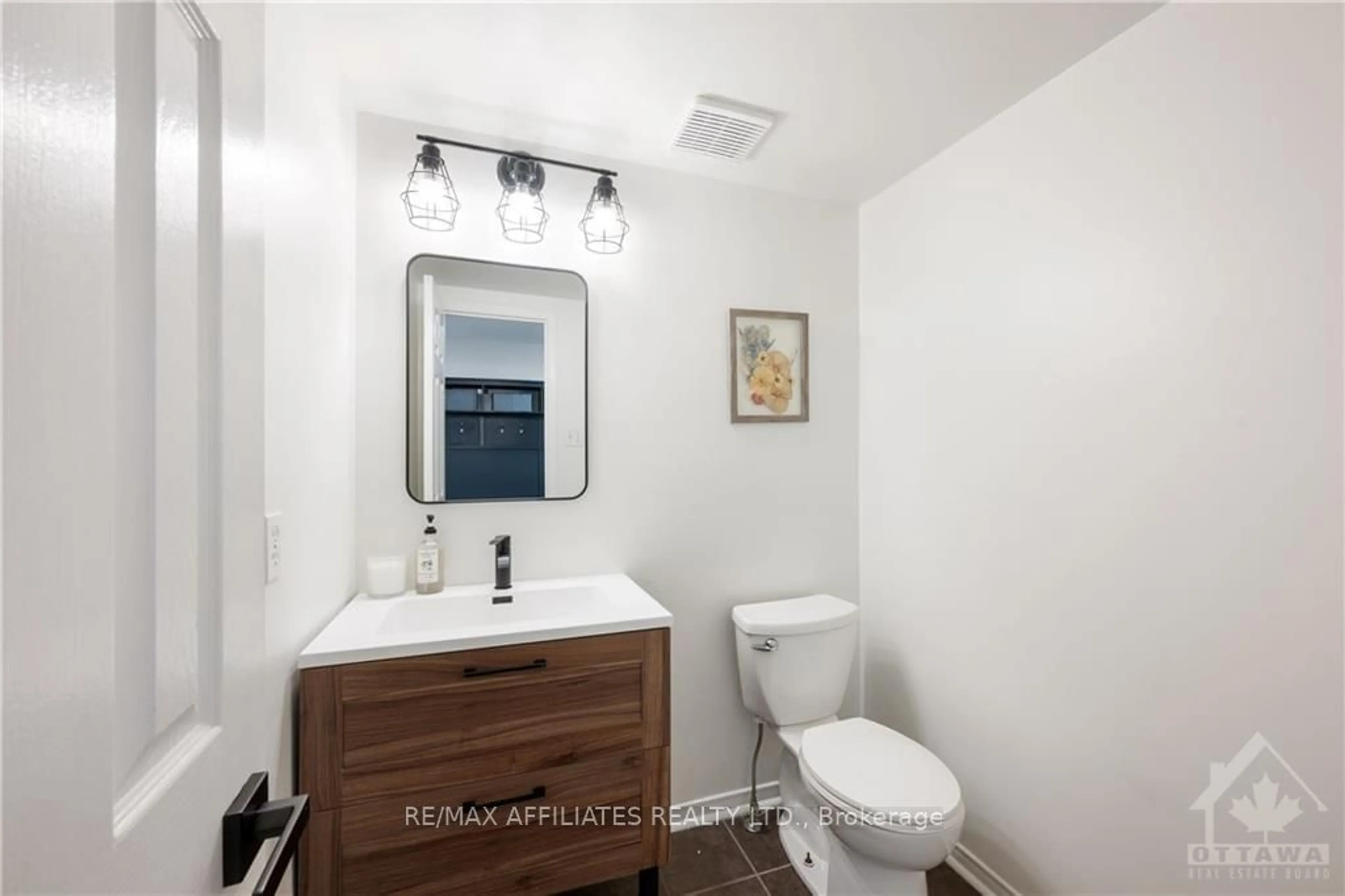 Standard bathroom for 52 SPRUCE Cres, Arnprior Ontario K7S 3V8