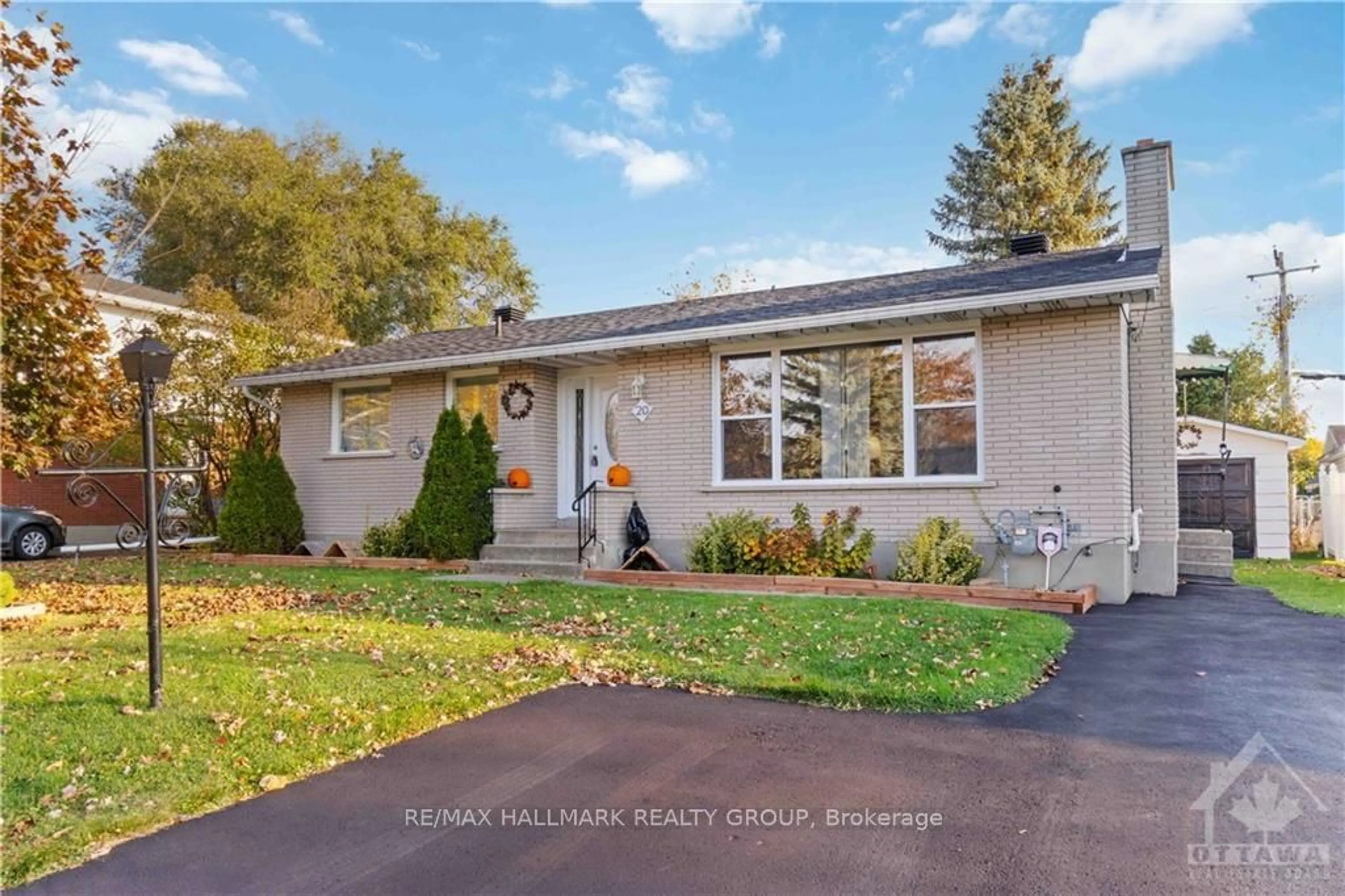 Frontside or backside of a home, the street view for 20 ORCHARD Way, South Dundas Ontario K0C 1X0