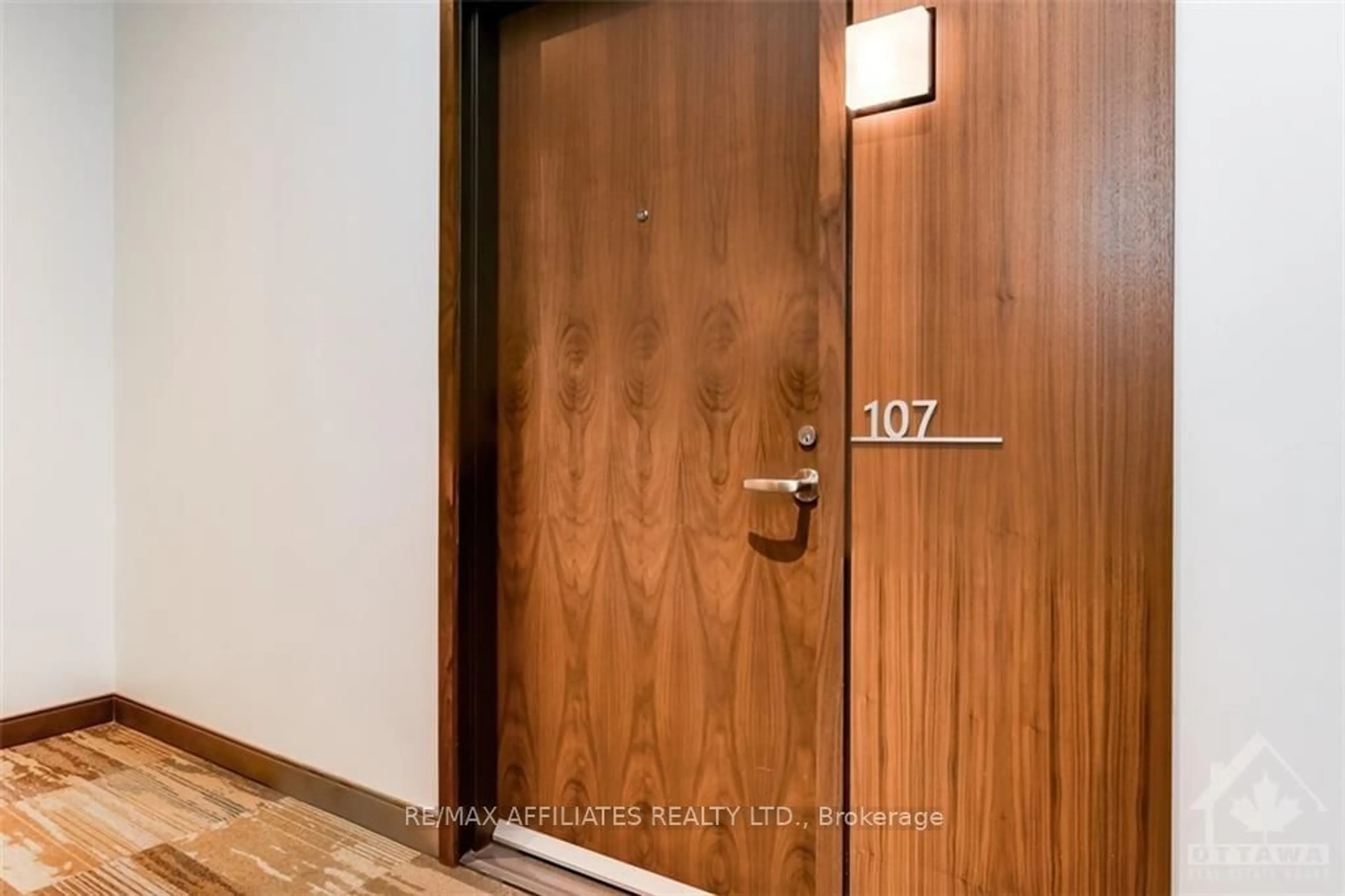 Indoor foyer, wood floors for 530 DE MAZENOD Ave #107, Glebe - Ottawa East and Area Ontario K1S 5W8