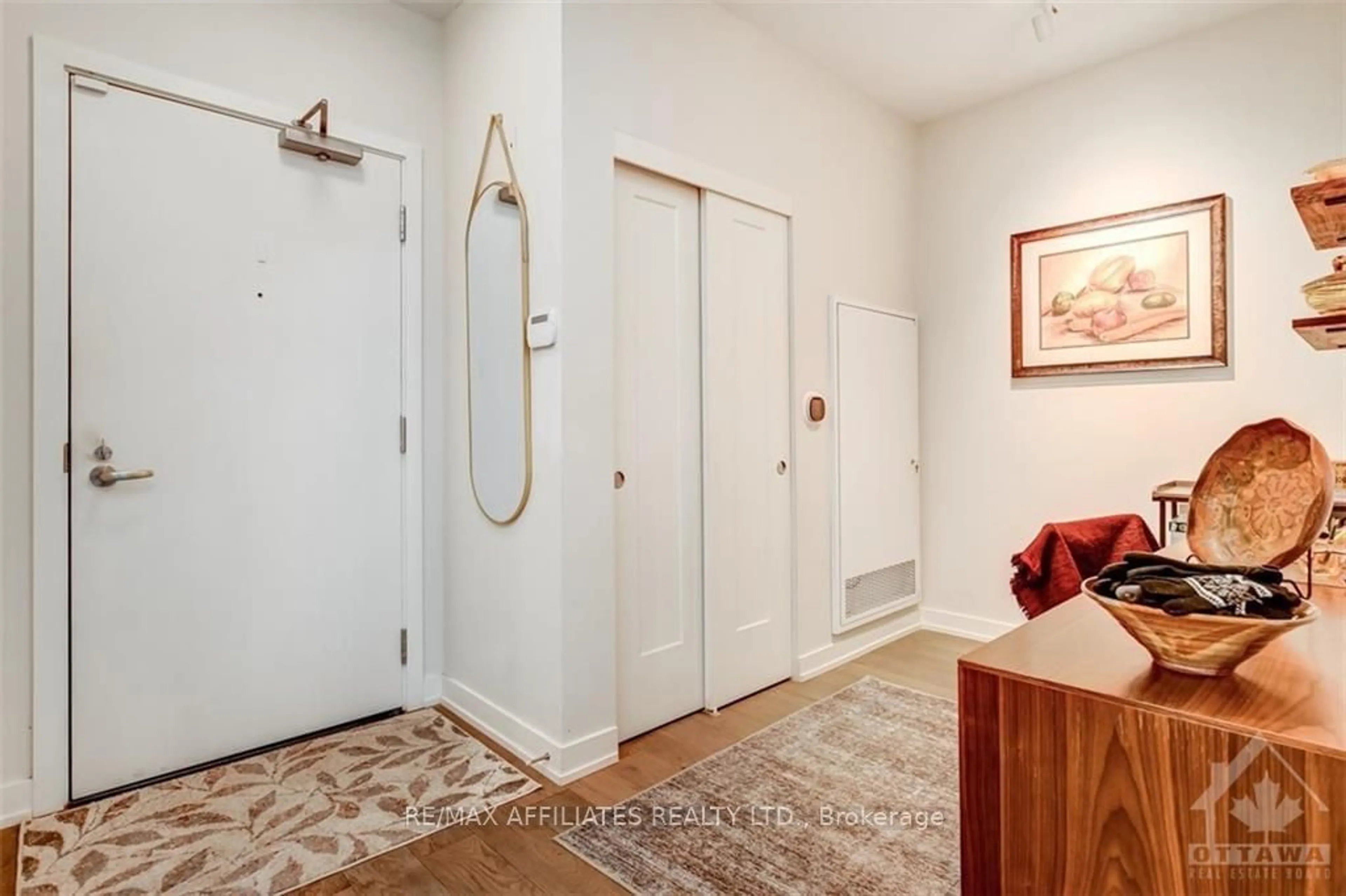 Indoor entryway, wood floors for 530 DE MAZENOD Ave #107, Glebe - Ottawa East and Area Ontario K1S 5W8