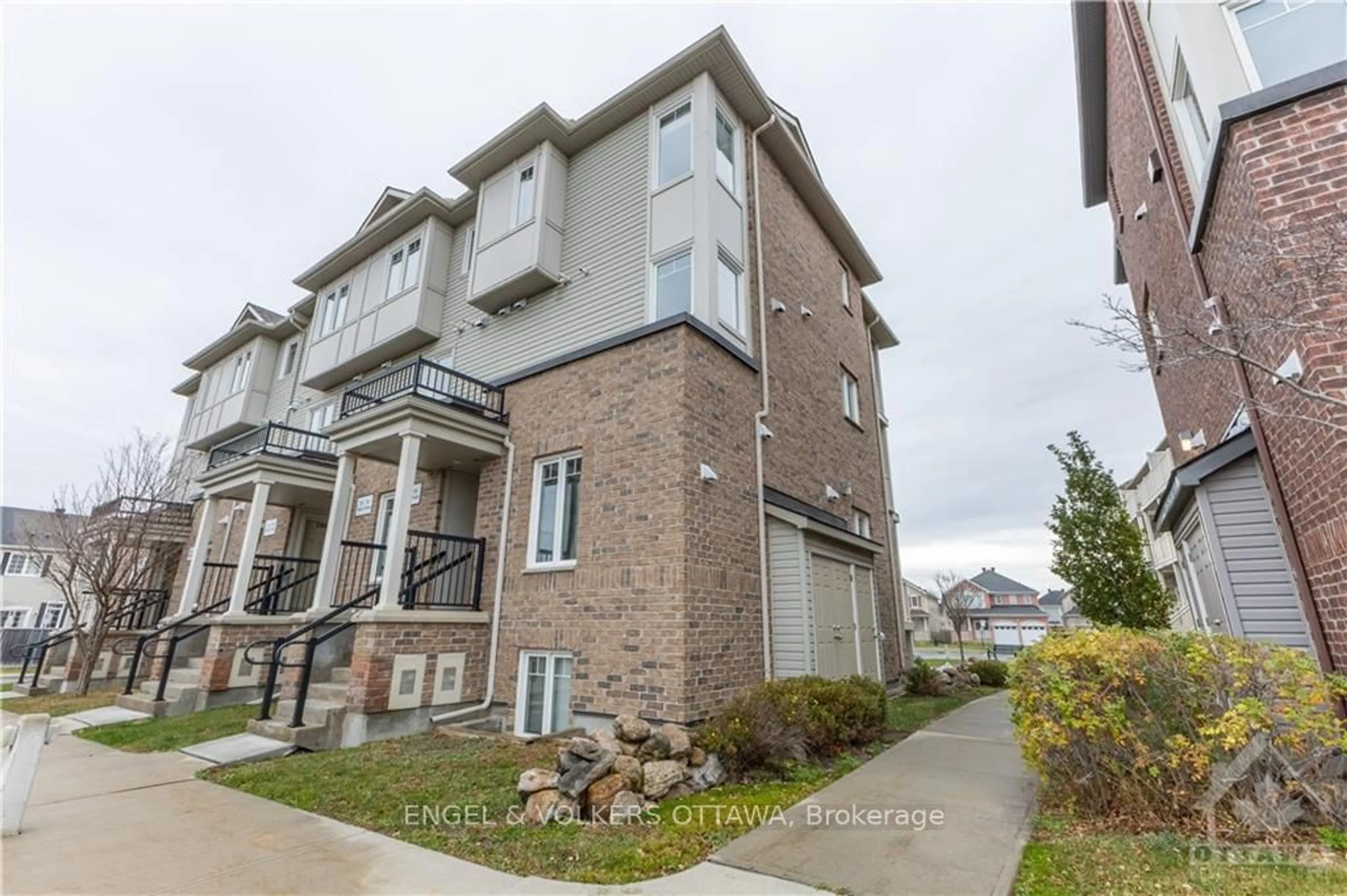 A pic from exterior of the house or condo, the street view for 218 SHANLY, Barrhaven Ontario K2J 5X6