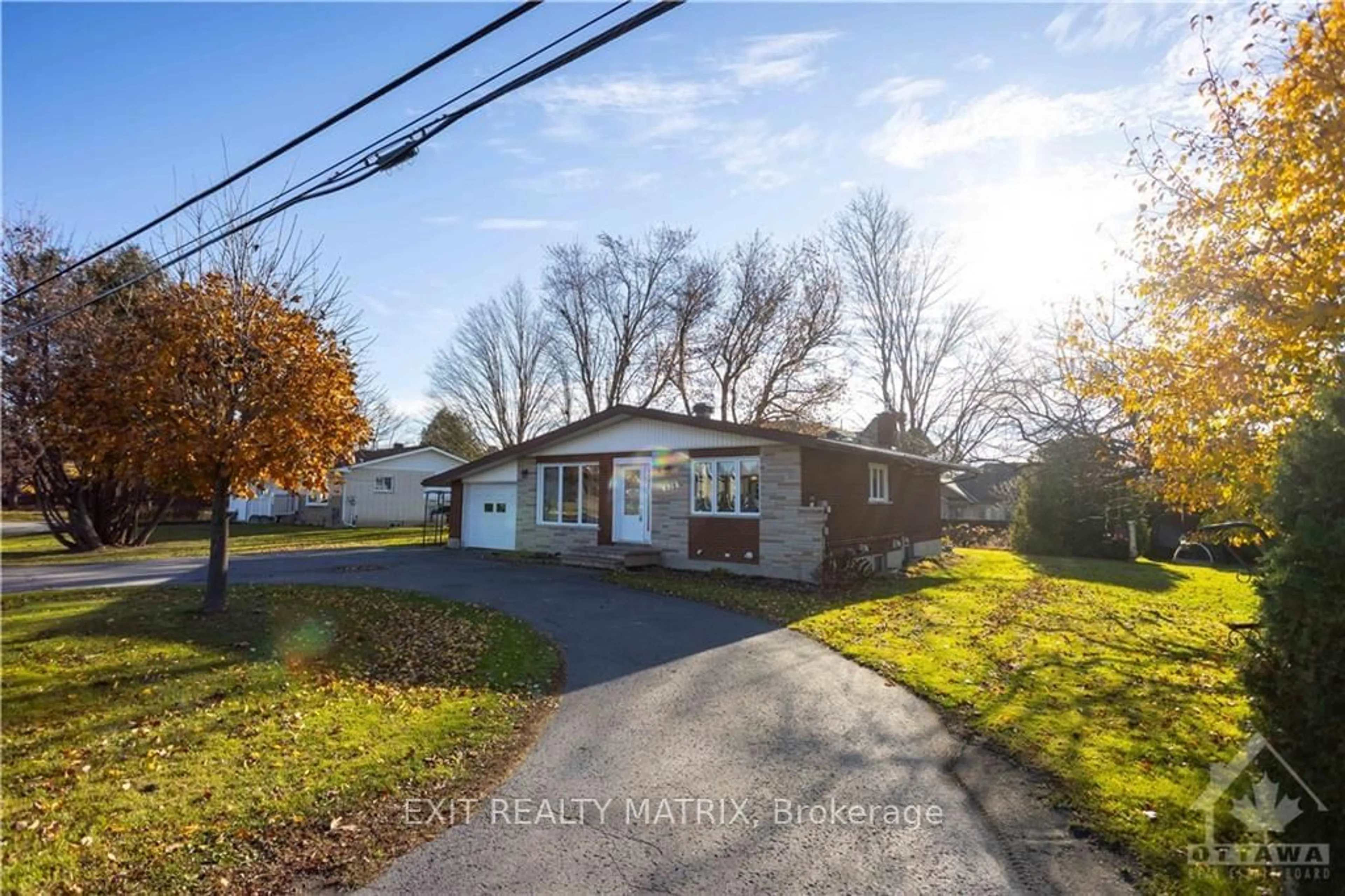 Frontside or backside of a home, cottage for 828 NOTRE DAME St, Russell Ontario K0A 1W1