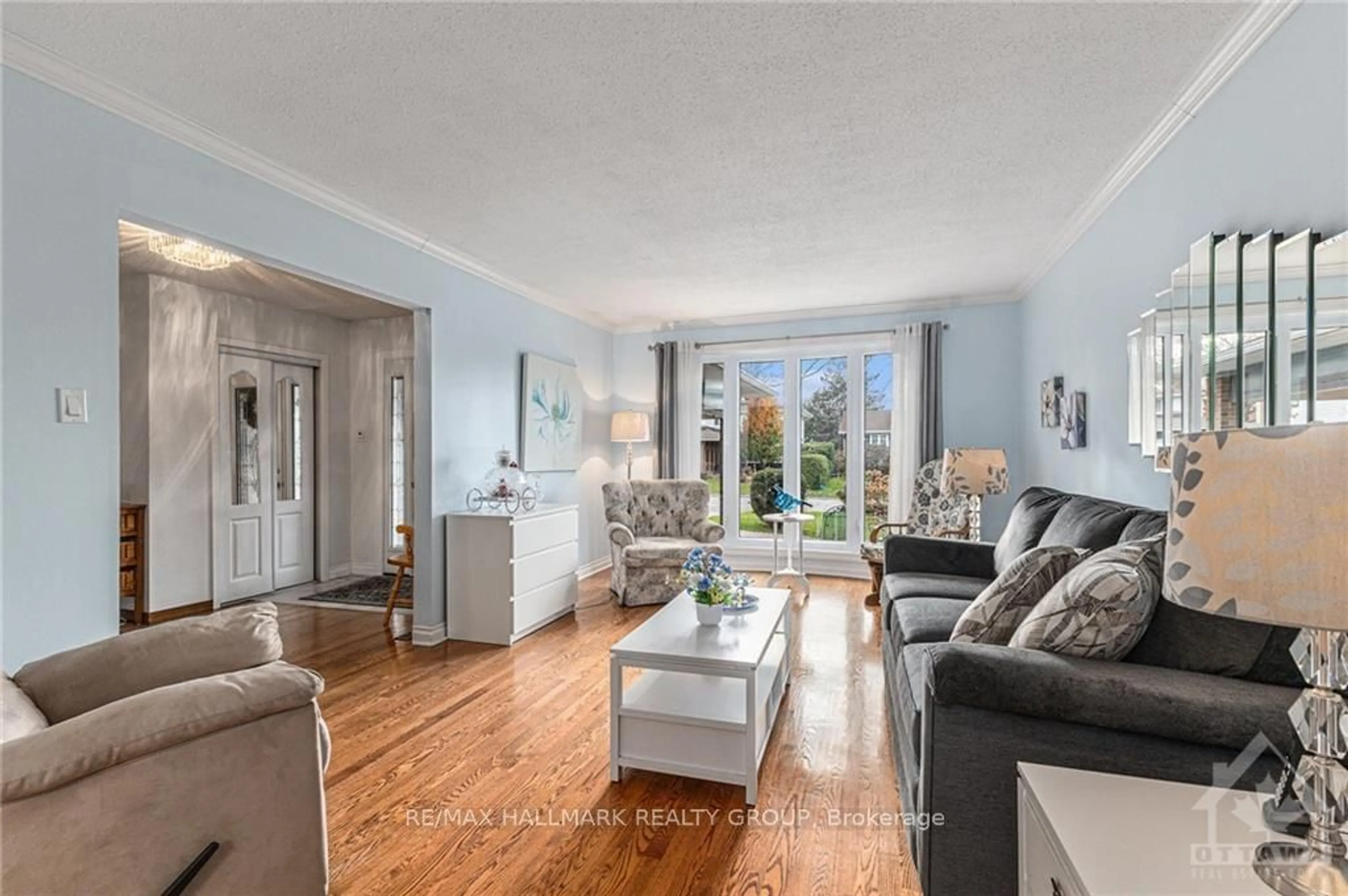 Living room, wood floors for 1699 FIELDSTONE Cres, Orleans - Convent Glen and Area Ontario K1C 1R6