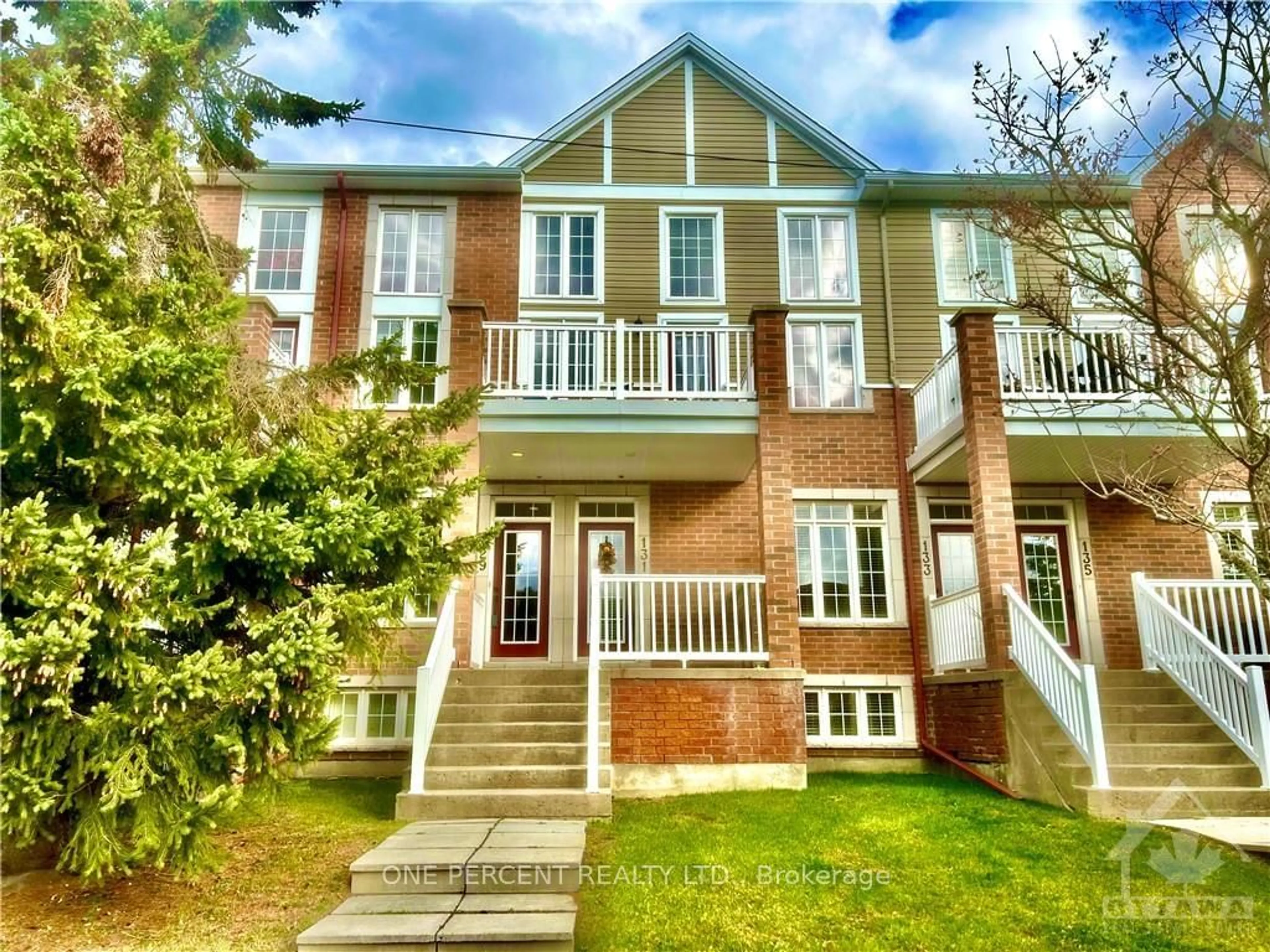 A pic from exterior of the house or condo, cottage for 129 EYE BRIGHT Cres, Blossom Park - Airport and Area Ontario K1V 2K5