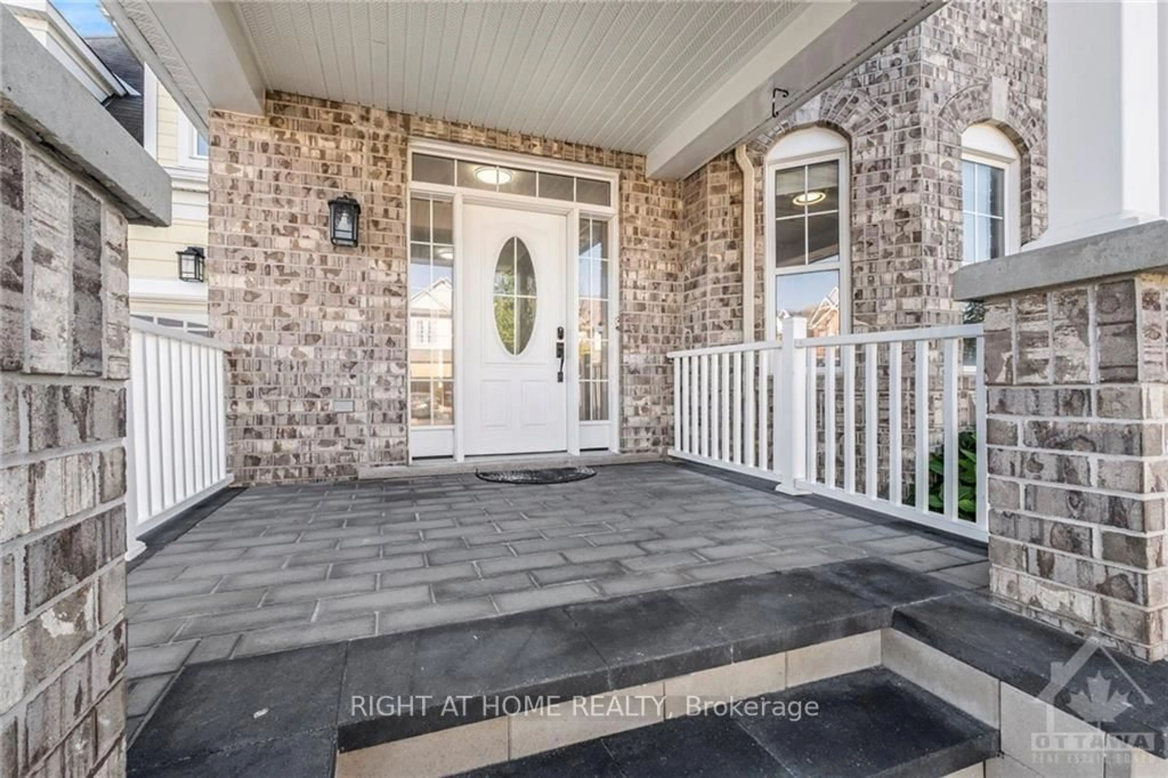 Indoor entryway, wood floors for 2212 SUNSET COVE Circ, Barrhaven Ontario K2J 0T9