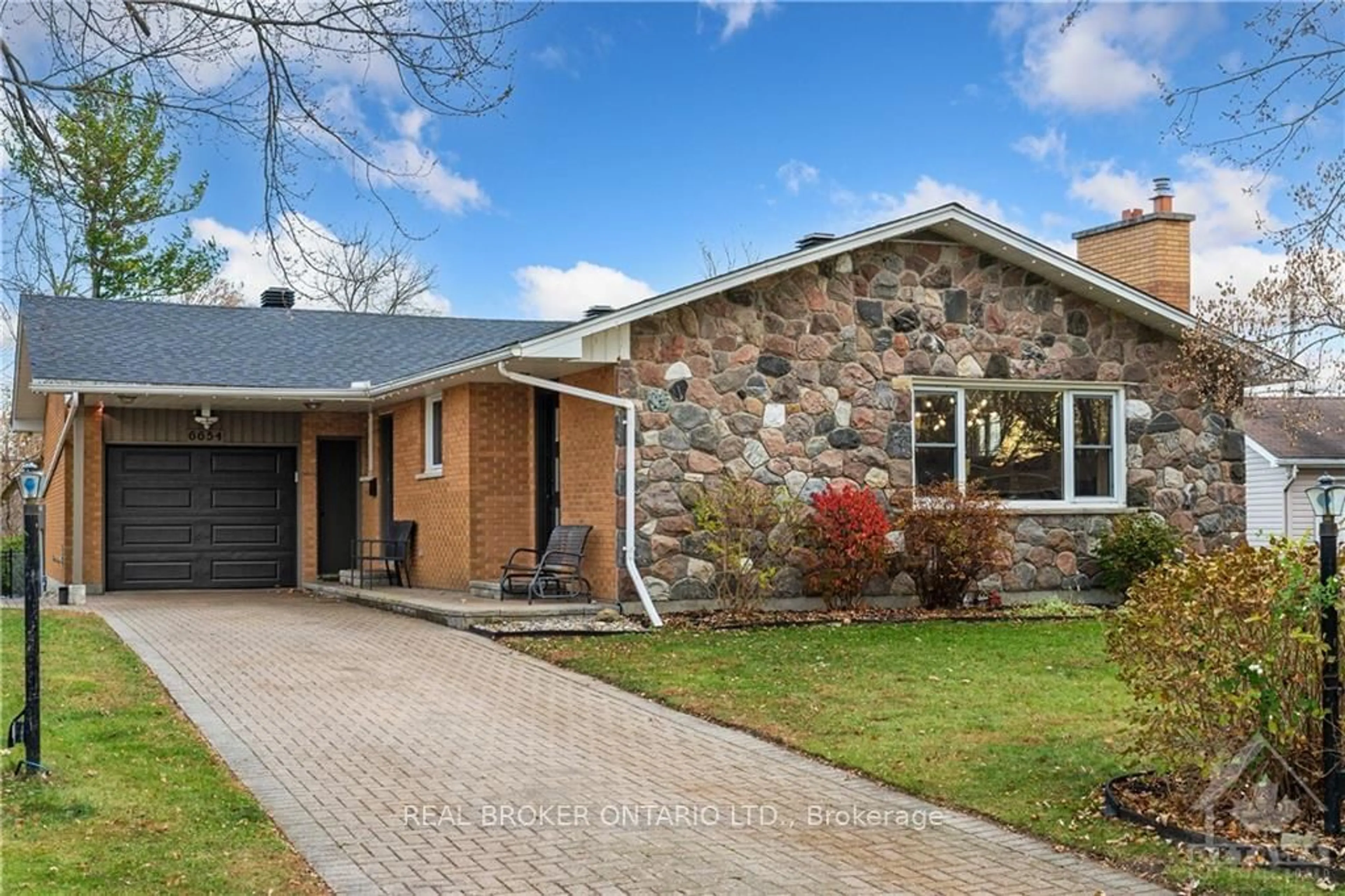 Home with brick exterior material for 6654 CAROLIN Crt, Manotick - Kars - Rideau Twp and Area Ontario K0A 2T0