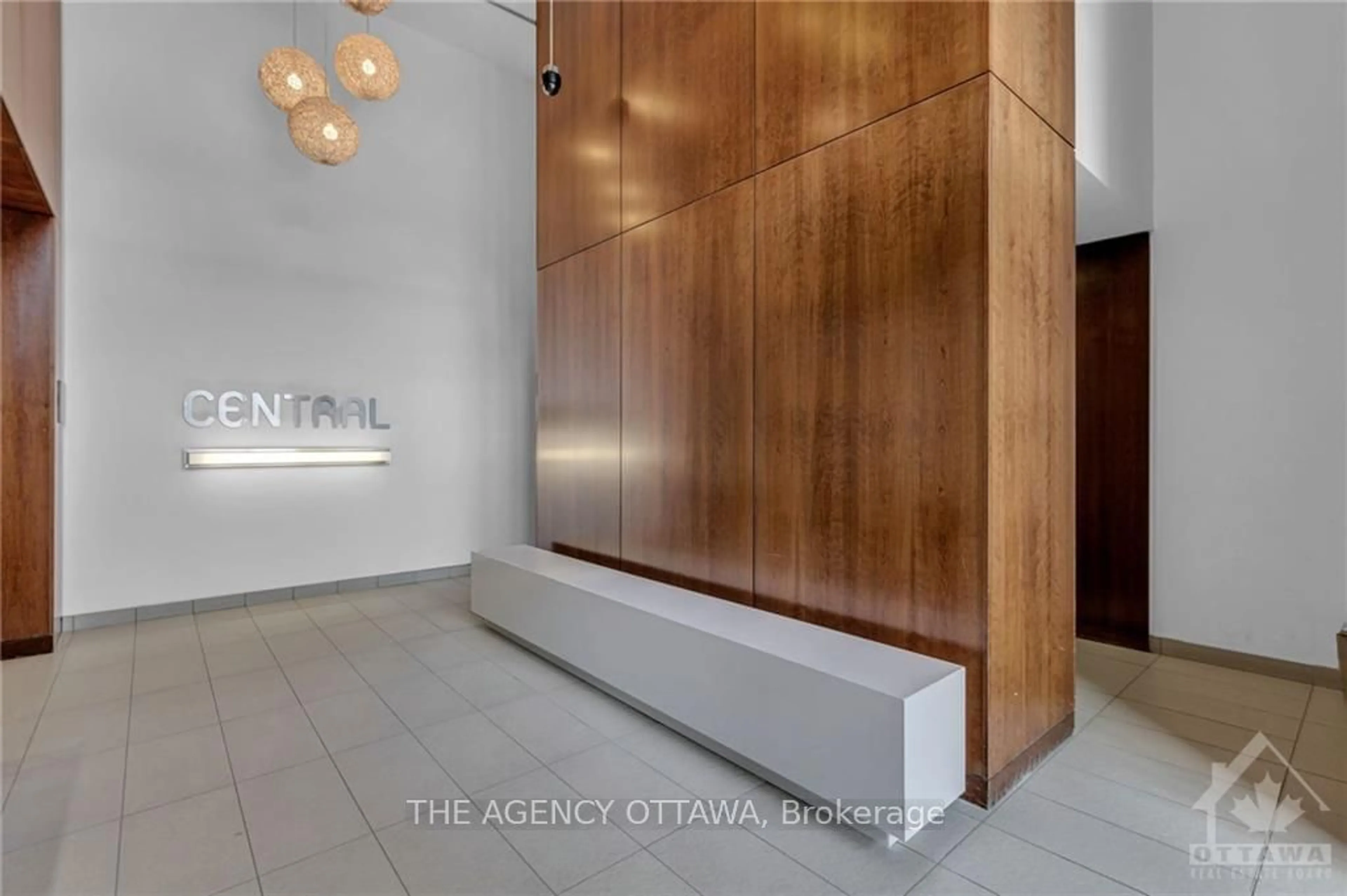 Indoor foyer, wood floors for 354 GLADSTONE Ave #415, Ottawa Centre Ontario K2P 0R4