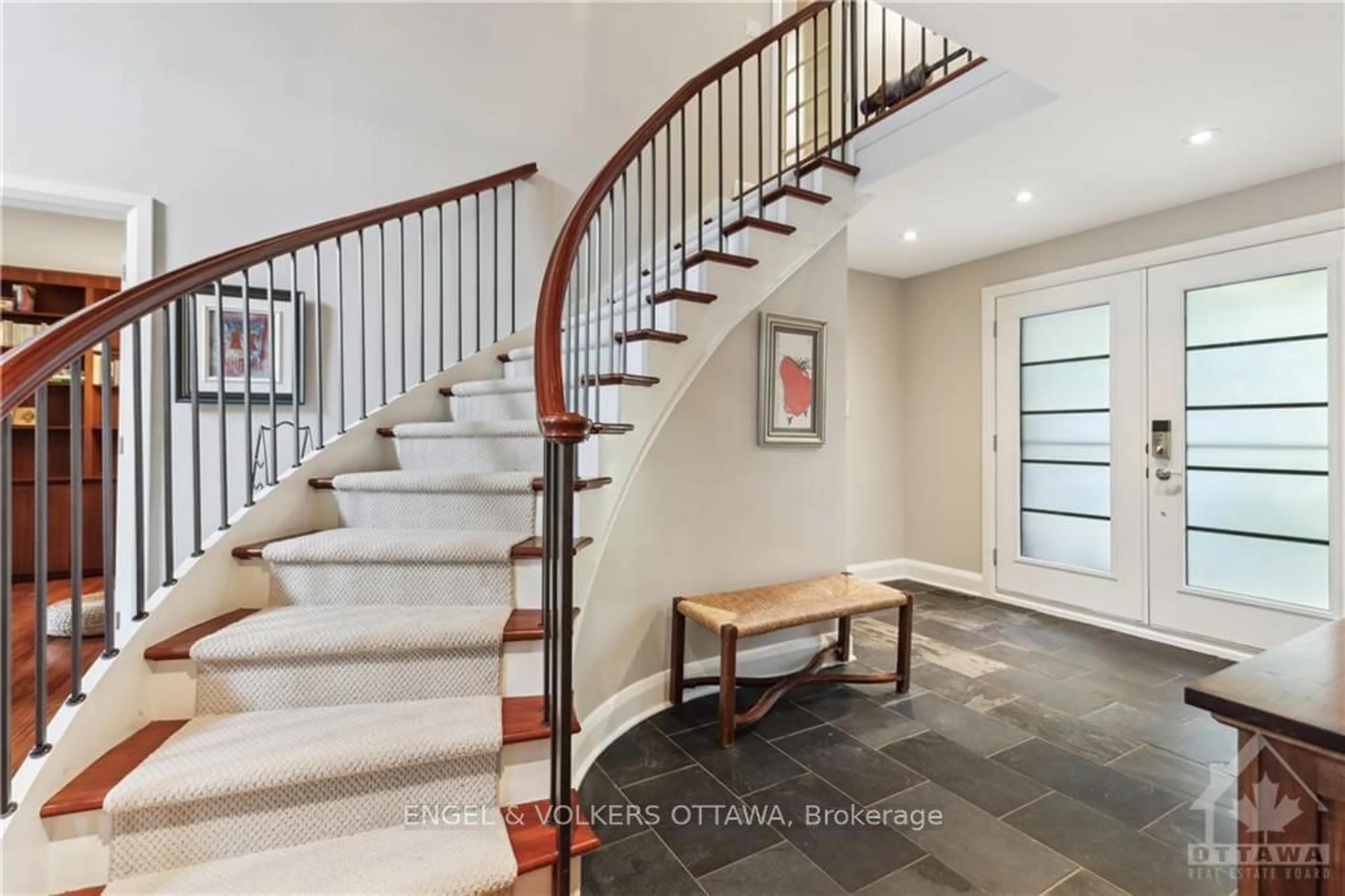 Indoor entryway, wood floors for 2282 BOWMAN Rd, Alta Vista and Area Ontario K1H 6V6