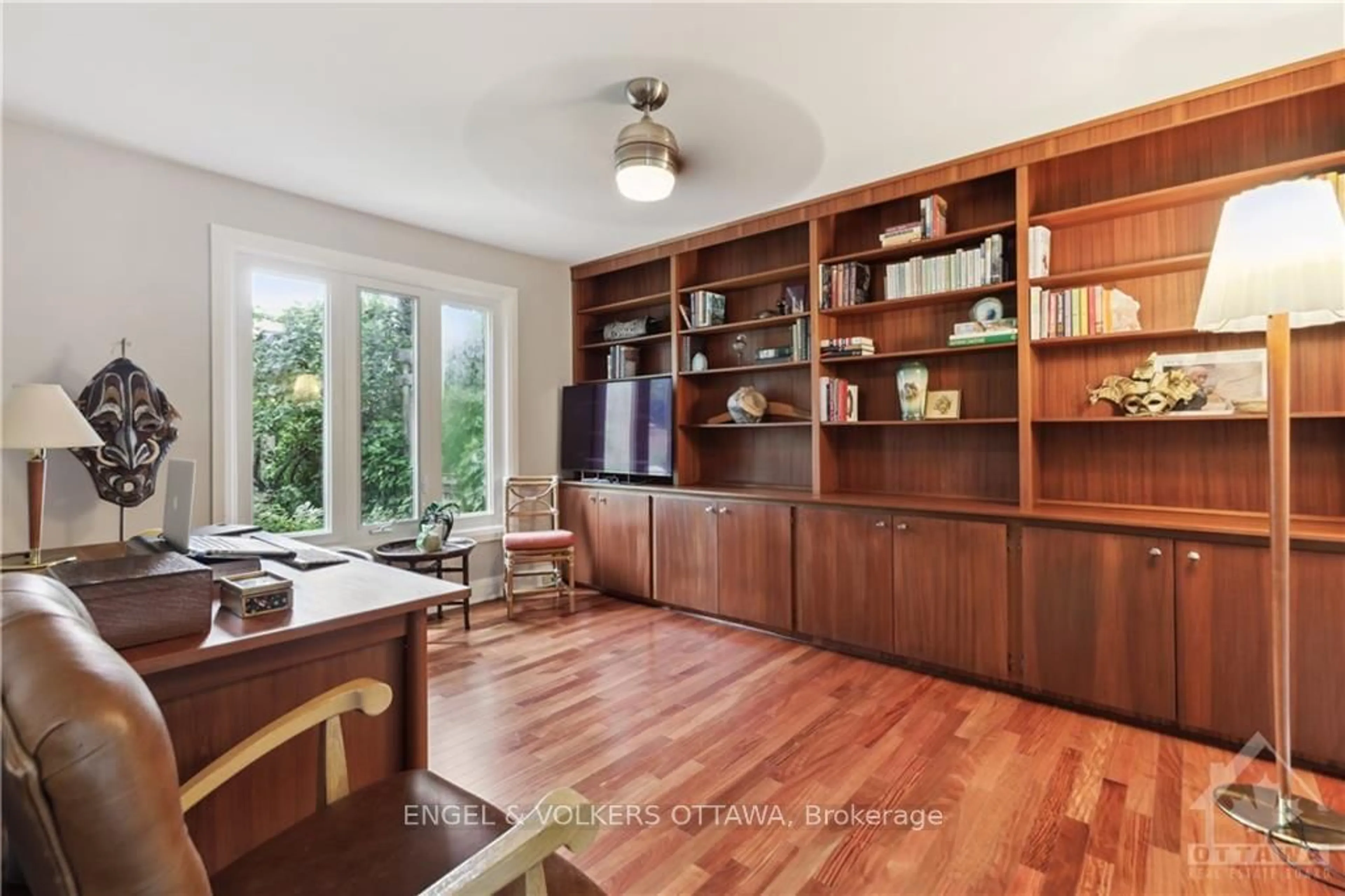 Media room, wood floors for 2282 BOWMAN Rd, Alta Vista and Area Ontario K1H 6V6