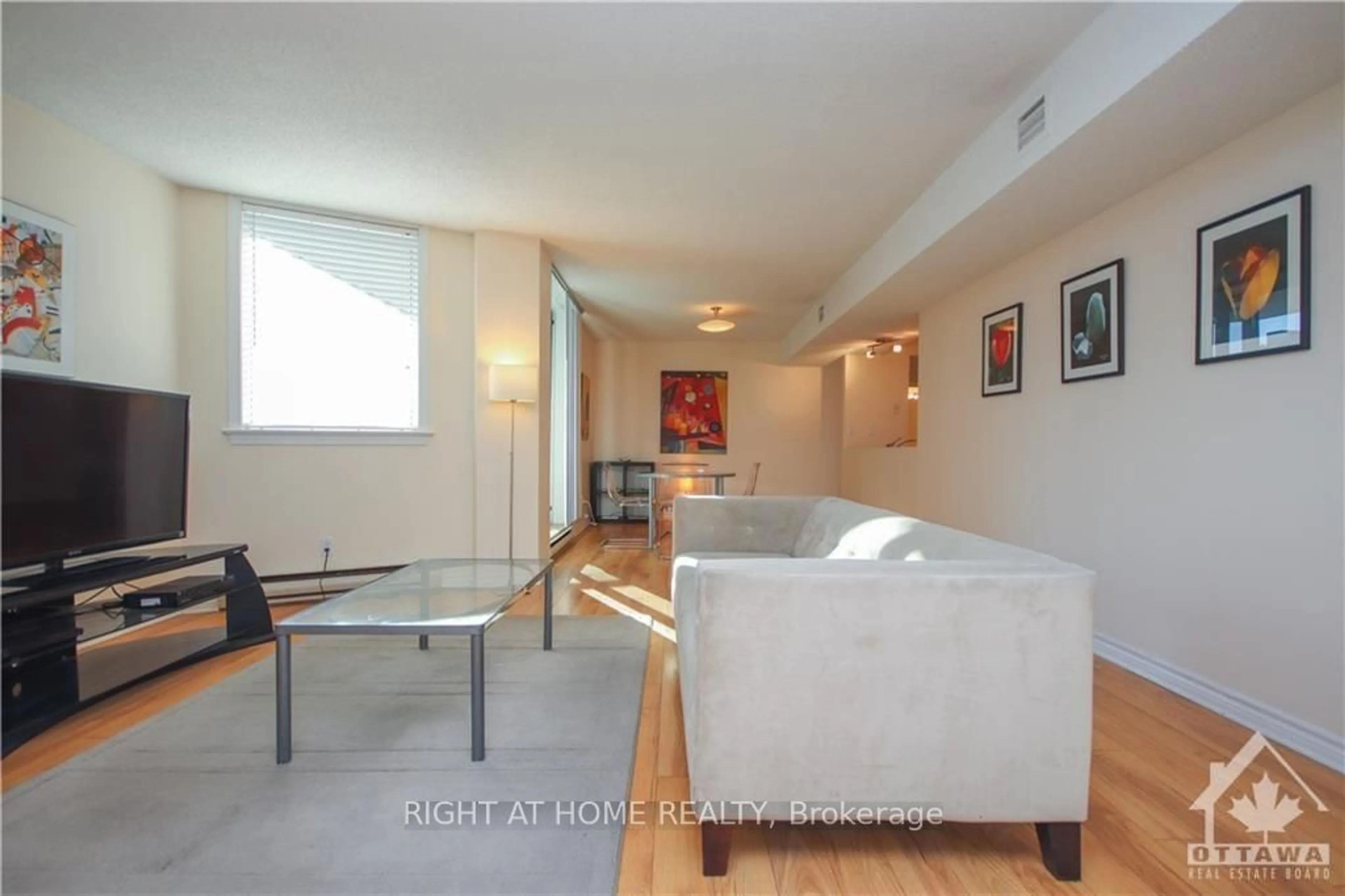 Living room, wood floors for 18 NEPEAN St #701, Ottawa Centre Ontario K2P 2L2