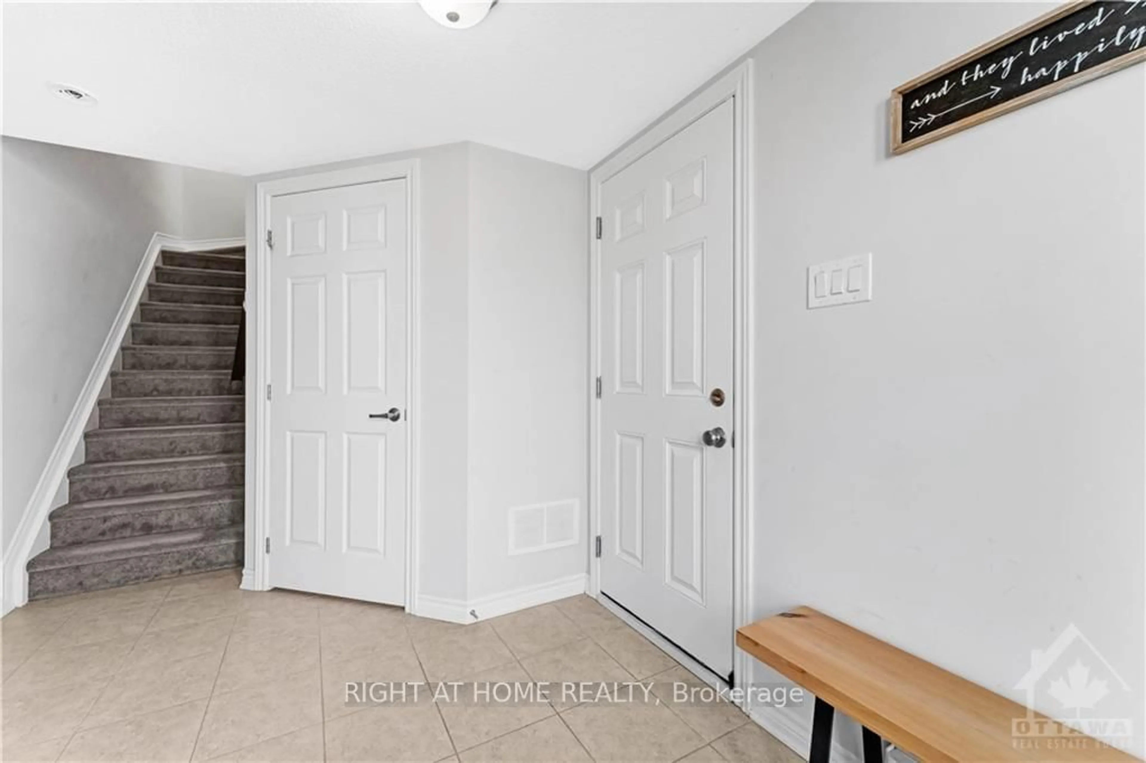 Indoor entryway, wood floors for 74 FEATHERTOP Lane, Kanata Ontario K2V 0K7