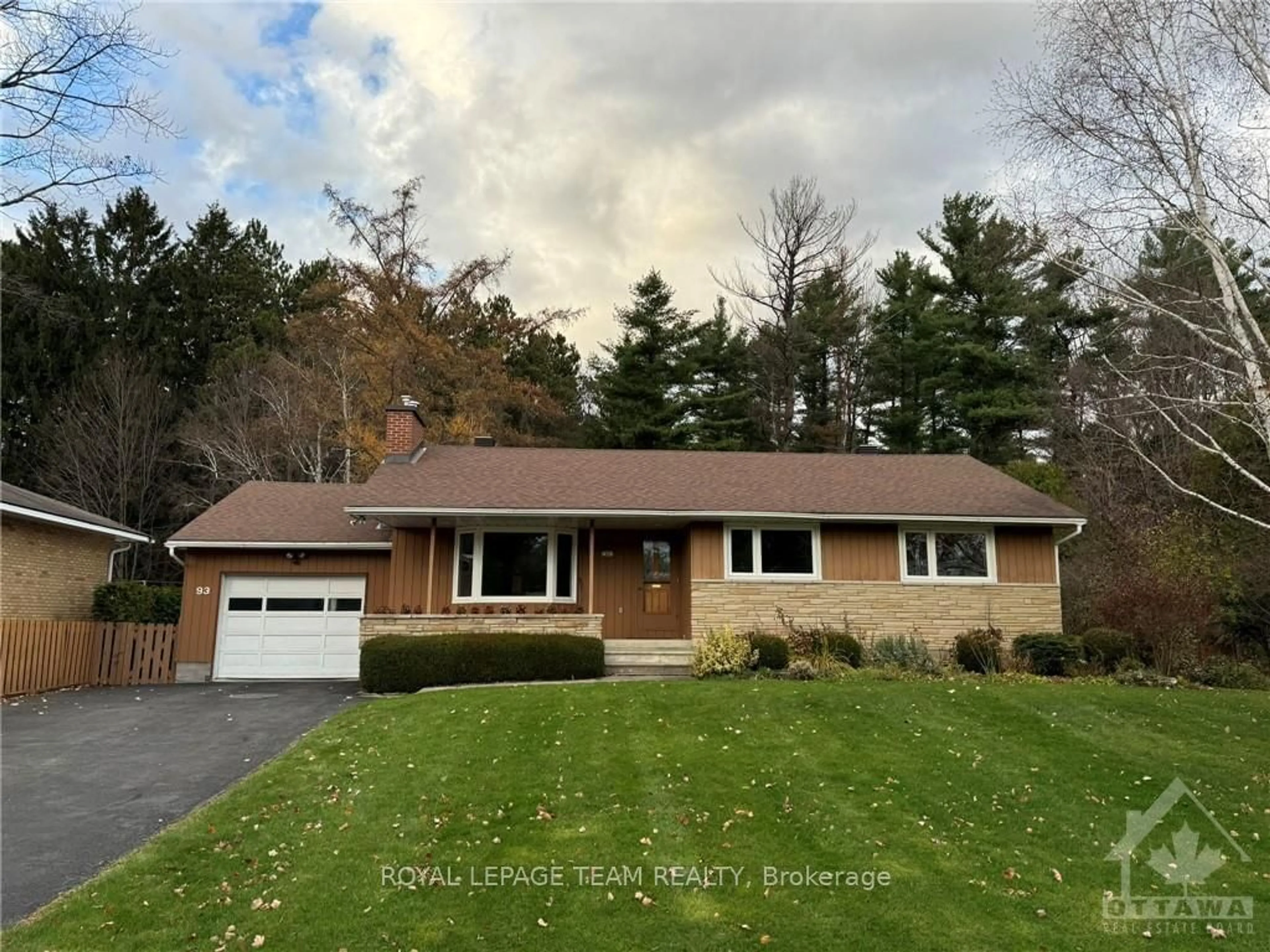 Frontside or backside of a home, cottage for 93 BURNBANK St, Tanglewood - Grenfell Glen - Pineglen Ontario K2G 0H5