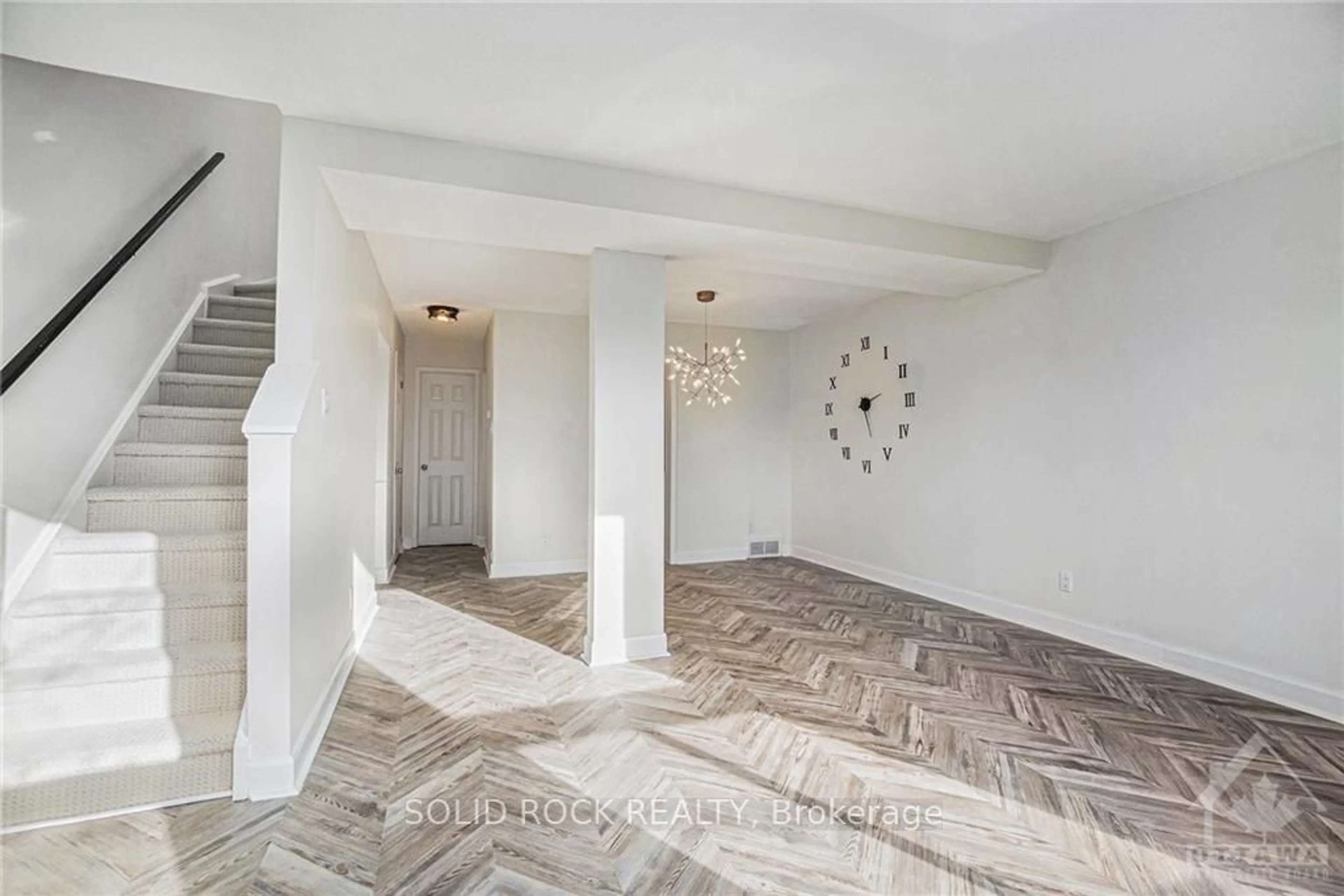 Indoor entryway, wood floors for 1945 GREENWAY Park, Blackburn Hamlet Ontario K1B 5A9