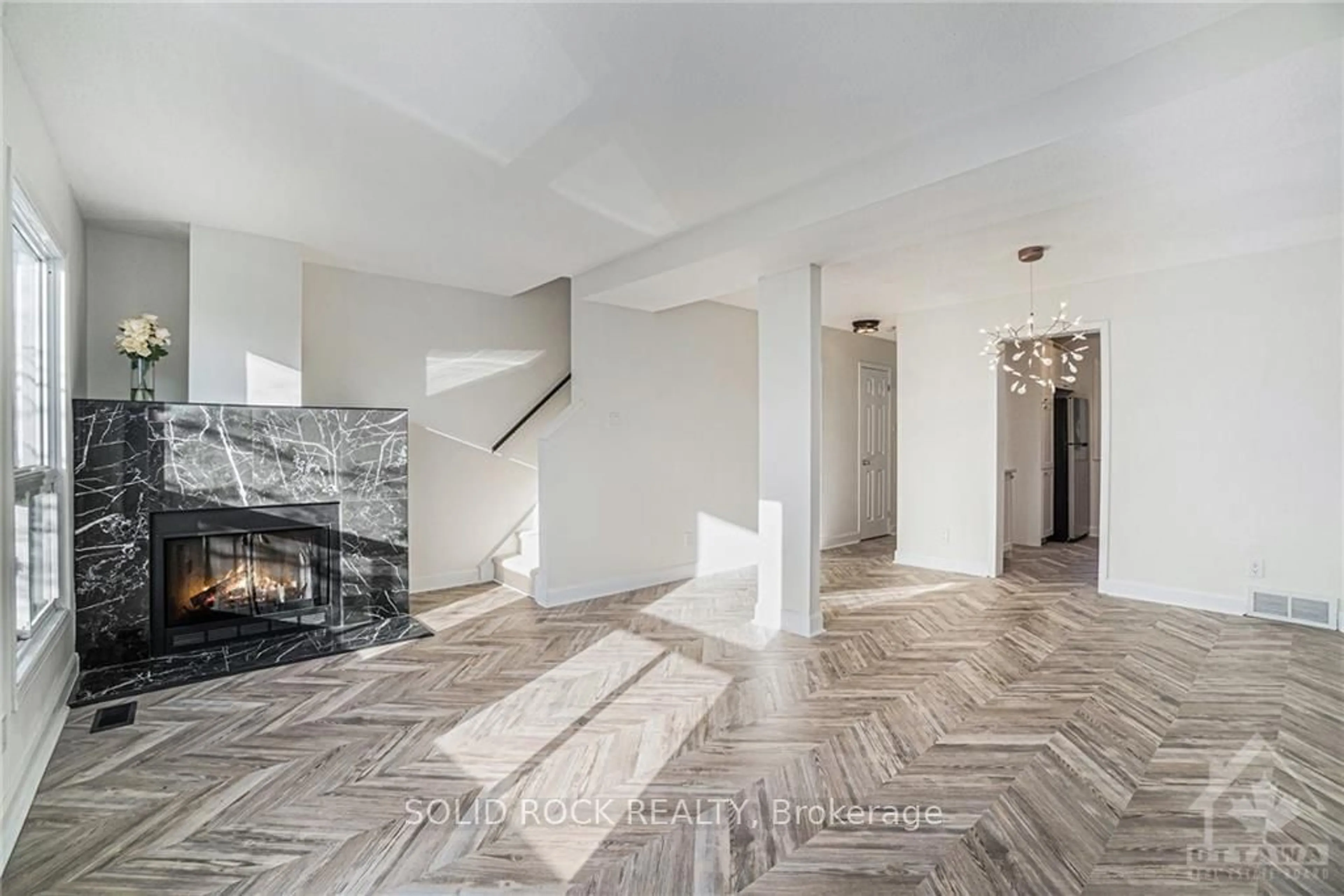 Indoor entryway, wood floors for 1945 GREENWAY Park, Blackburn Hamlet Ontario K1B 5A9