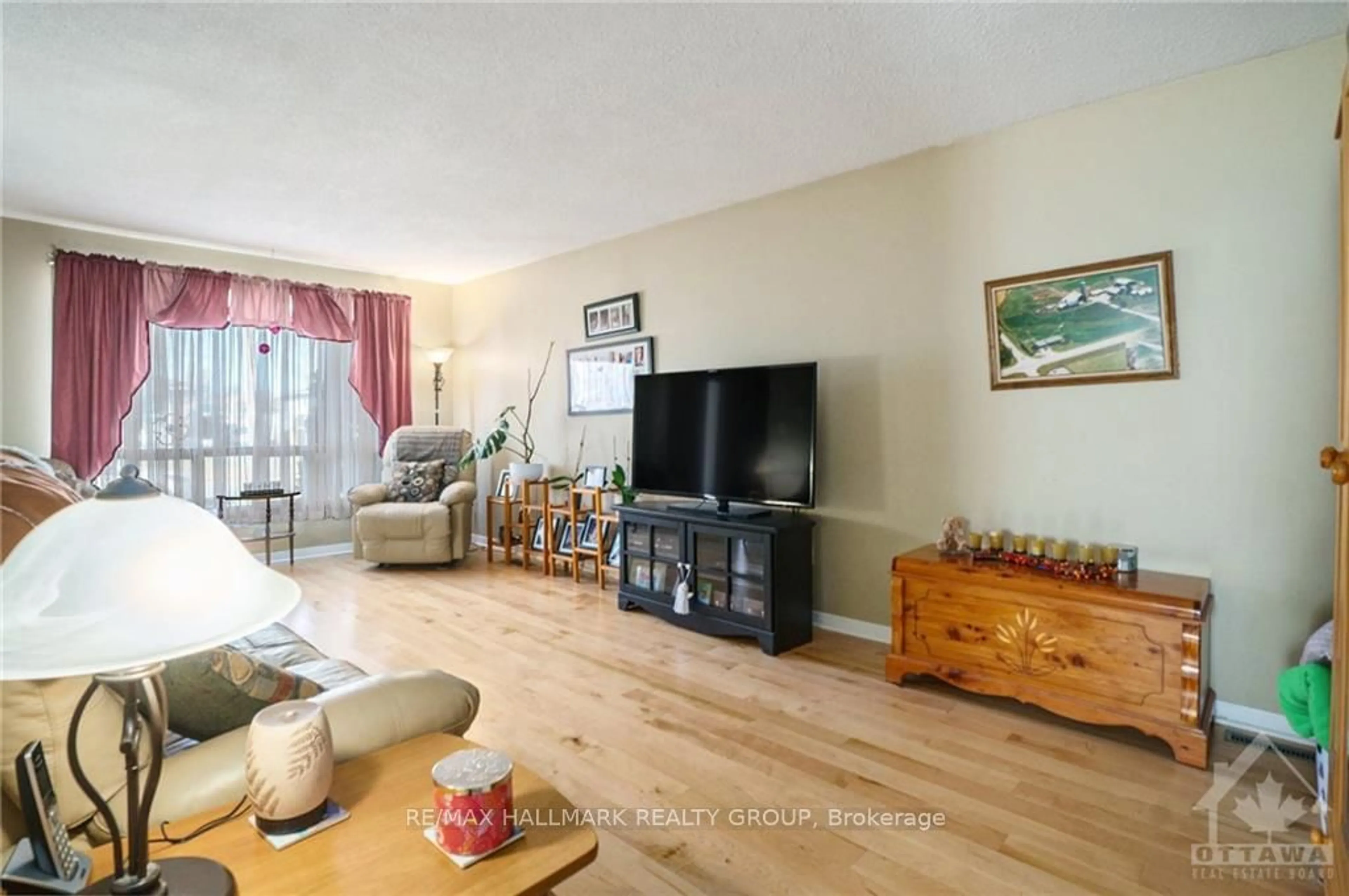 Living room, wood floors for 12 HAGGART St, Perth Ontario K7H 2Z4