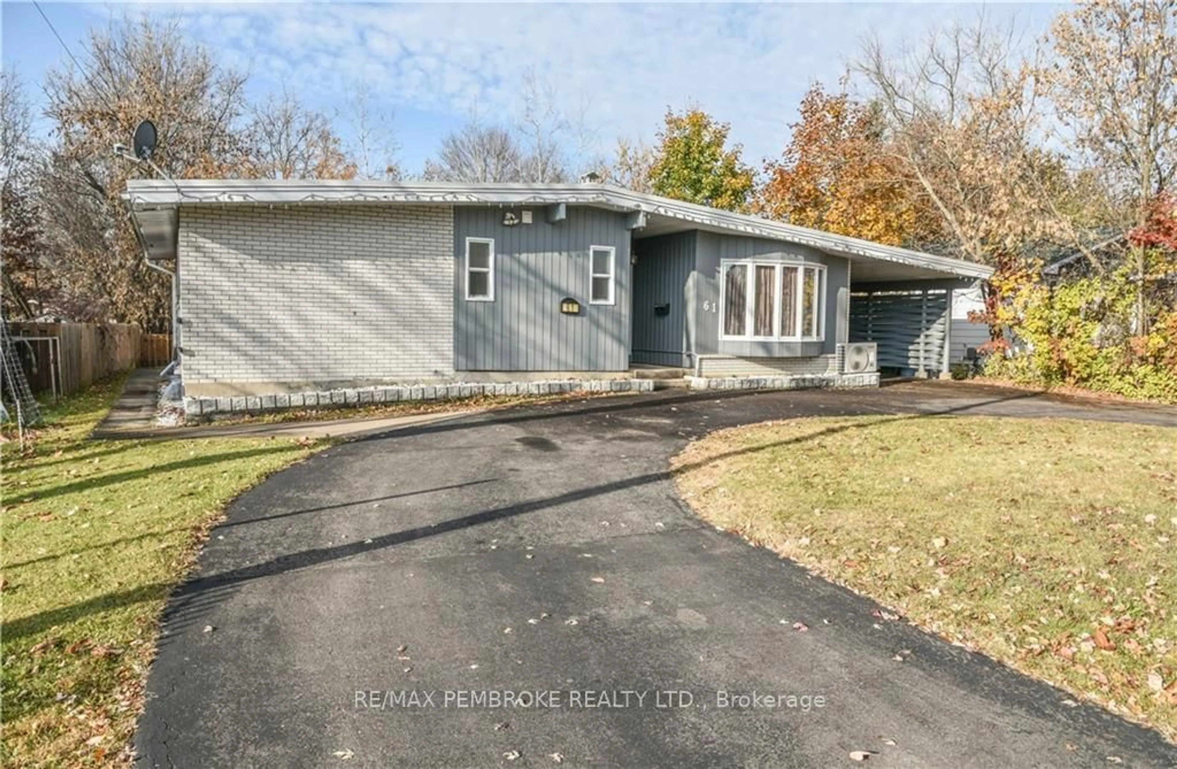 Frontside or backside of a home, the street view for 61 MARY St, Petawawa Ontario K8H 1S2