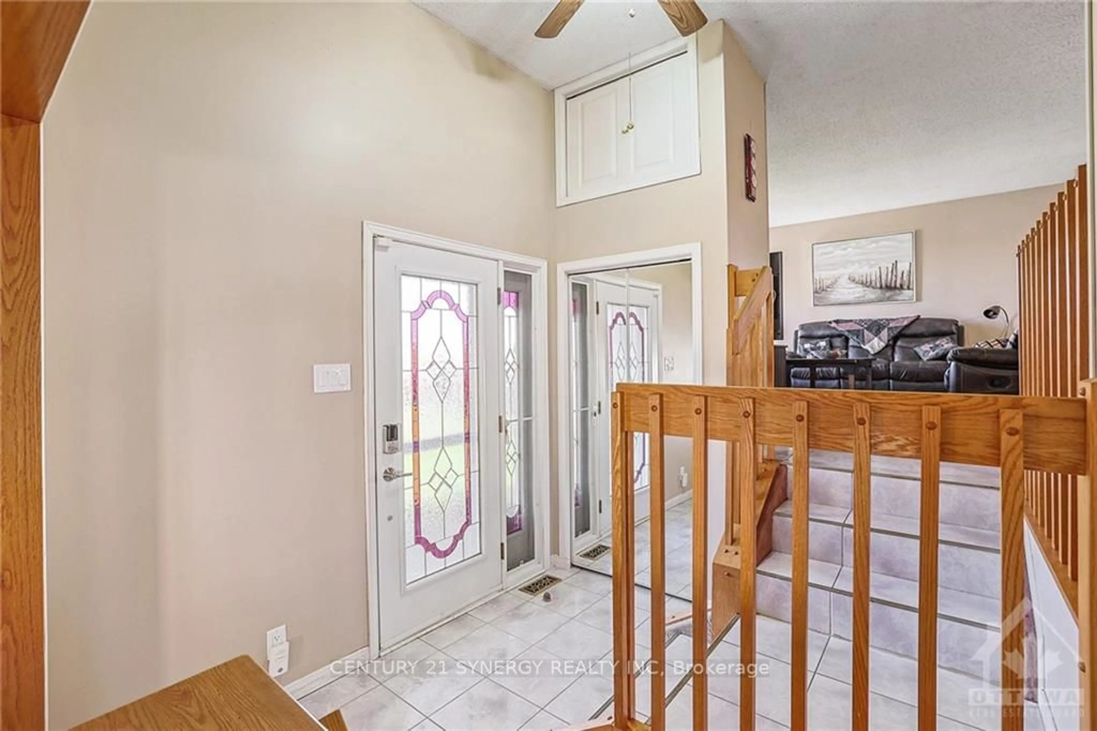 Indoor entryway, wood floors for 615 COUNTY RD 9 Rd, Prescott and Russell Ontario K0B 1L0