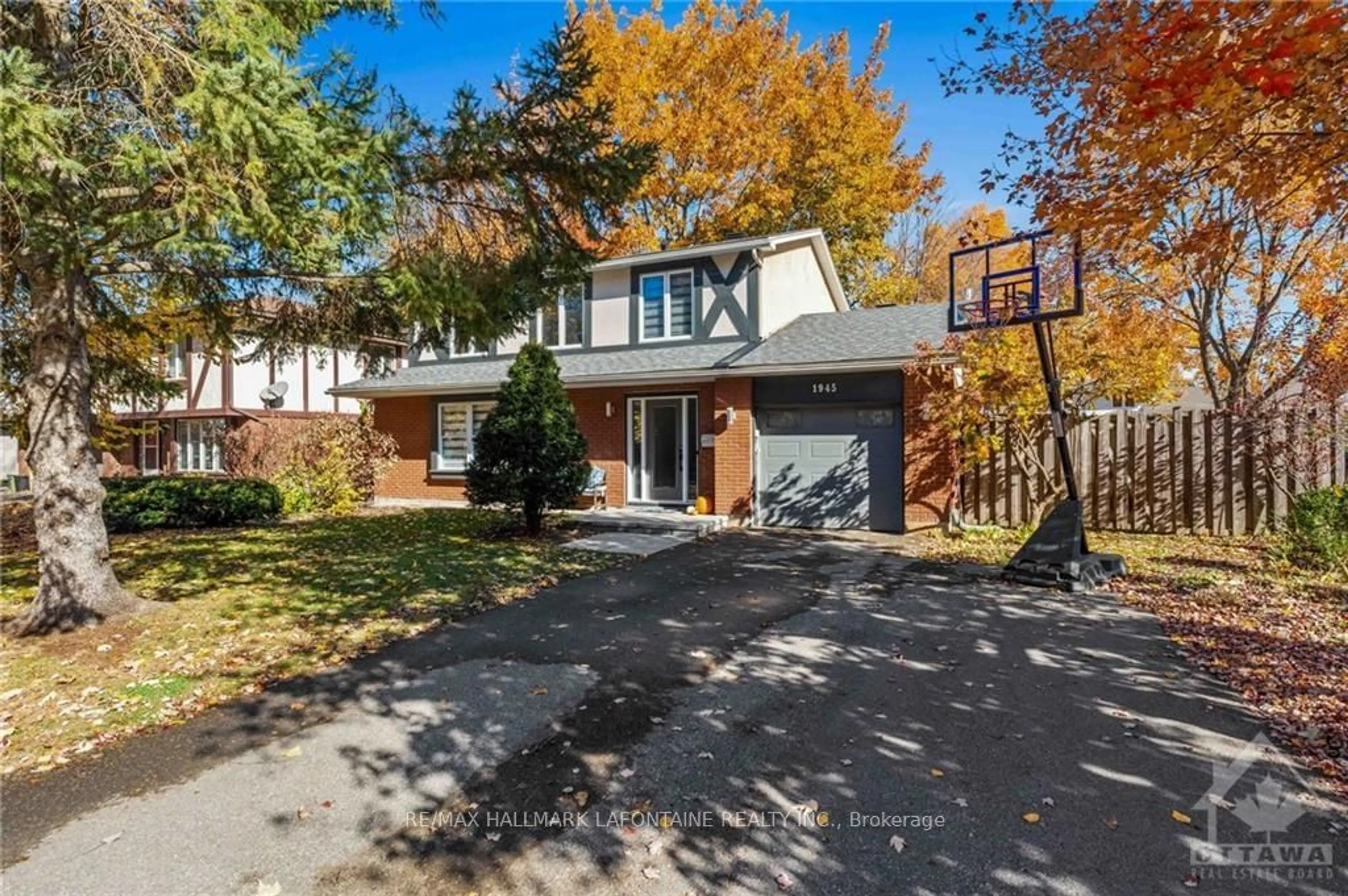 A pic from exterior of the house or condo, cottage for 1945 OAKDEAN Cres, Beacon Hill North - South and Area Ontario K1J 6H6