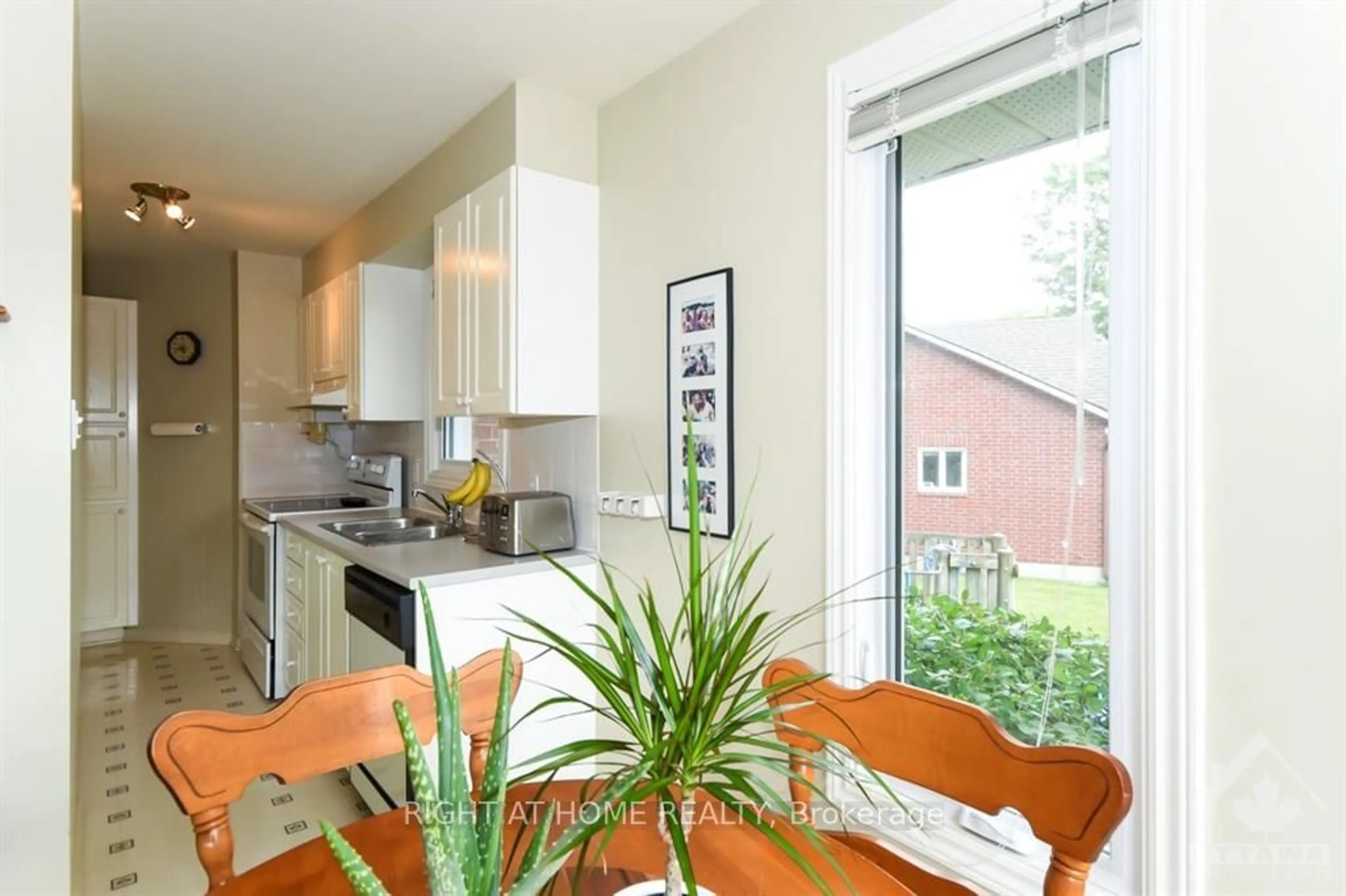 Open concept kitchen for 1100 GABLEFIELD Ave #4, Beacon Hill North - South and Area Ontario K1J 1E3