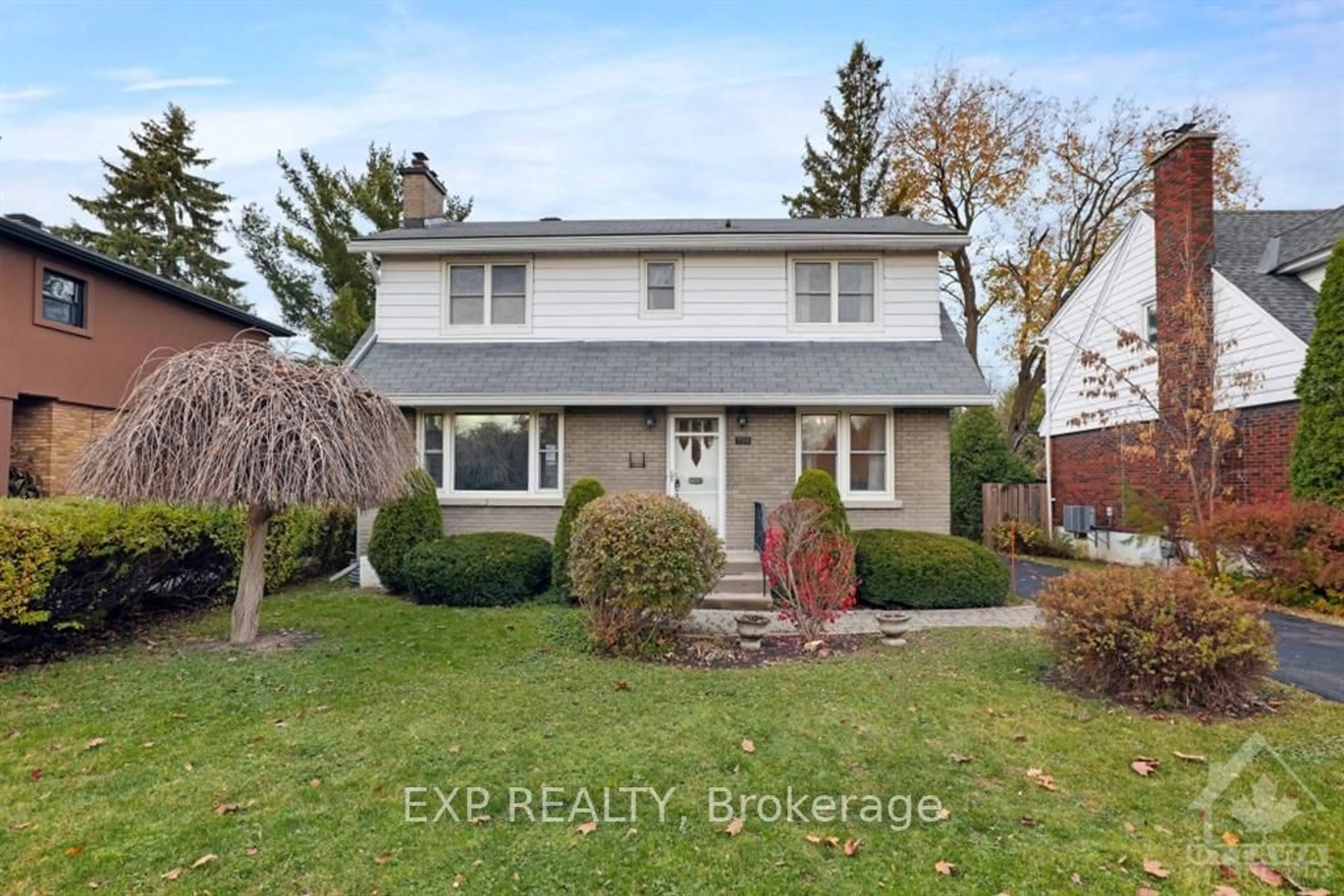 Frontside or backside of a home, the street view for 799 CHAPMAN Blvd, Elmvale Acres and Area Ontario K1G 1T8