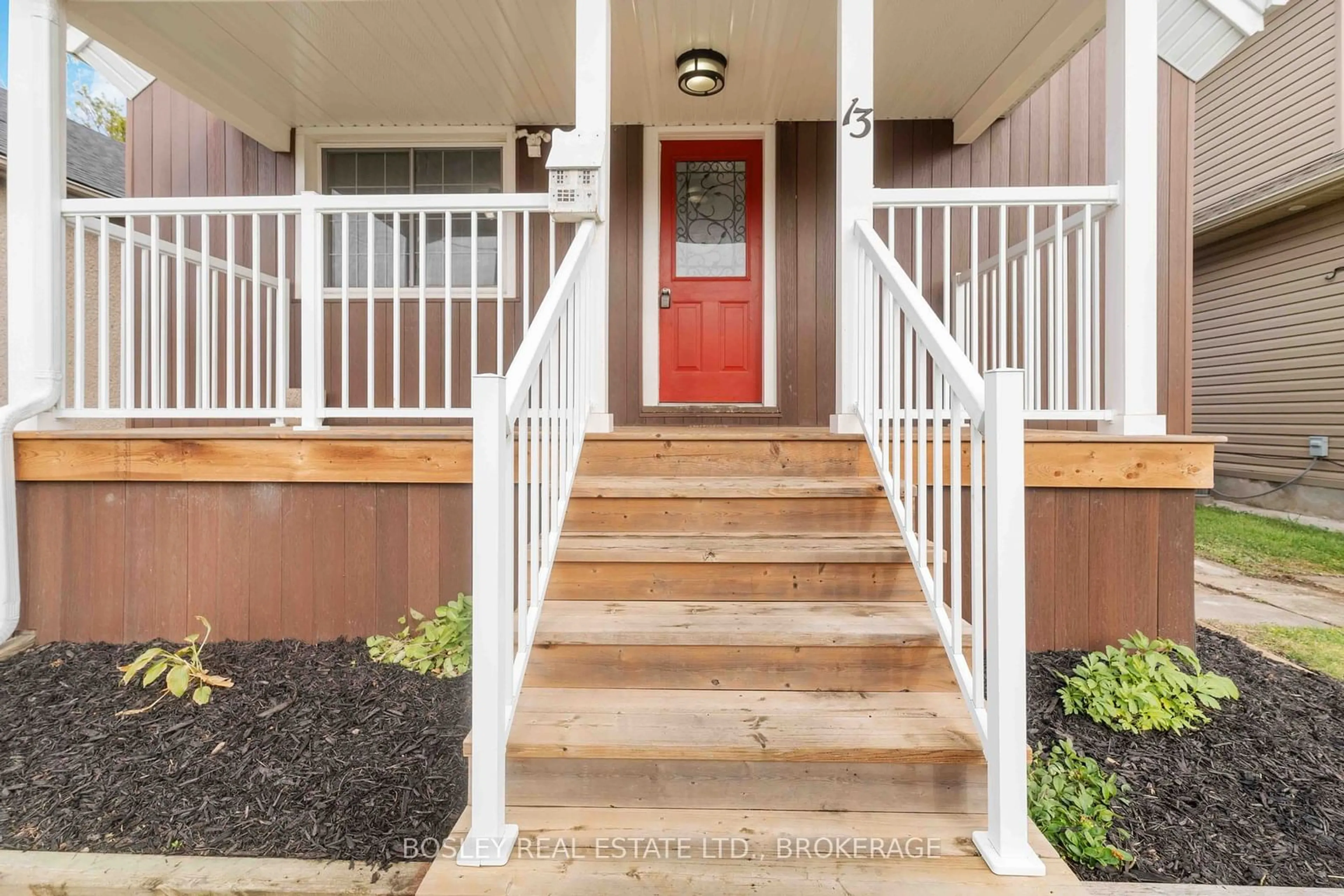 Indoor entryway, wood floors for 13 Herrick Ave, St. Catharines Ontario L2P 2S7