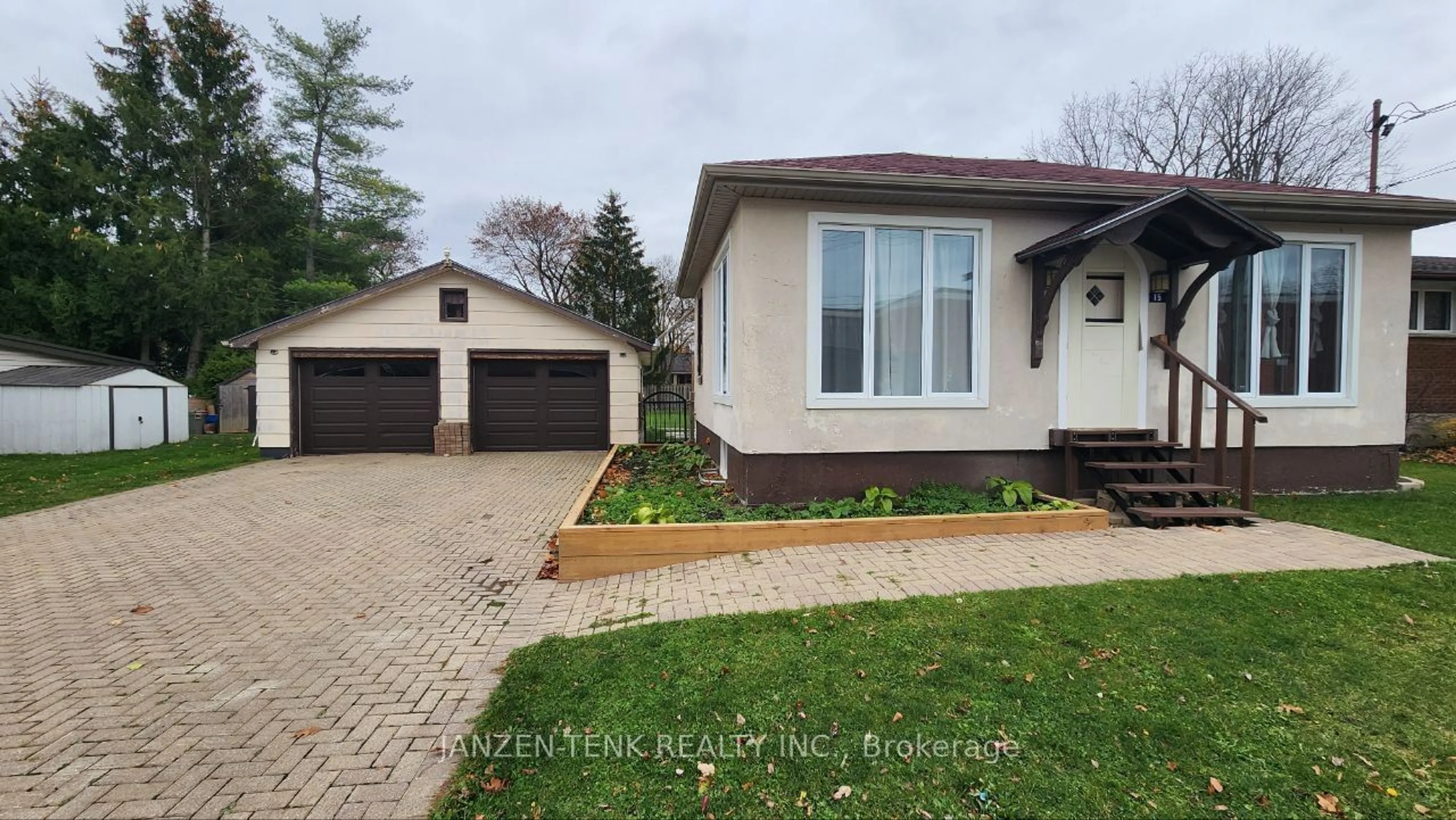 Frontside or backside of a home, cottage for 15 ST ANDREW St, Aylmer Ontario N5H 2M9