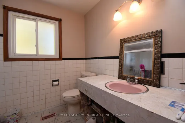 Additional property image - 152 West 4th St