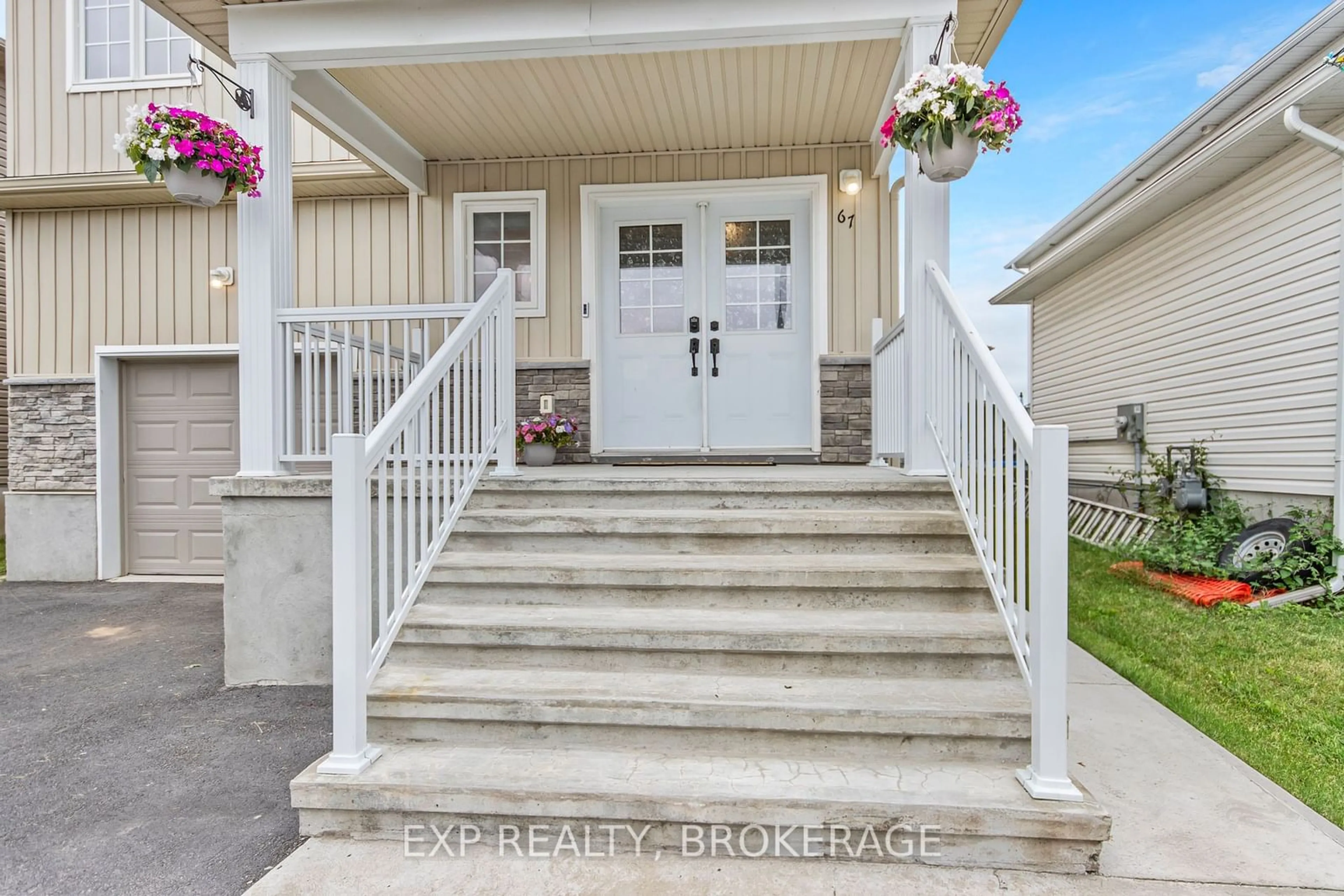 Indoor entryway, wood floors for 67 BRENNAN Cres, Loyalist Ontario K0H 2H0