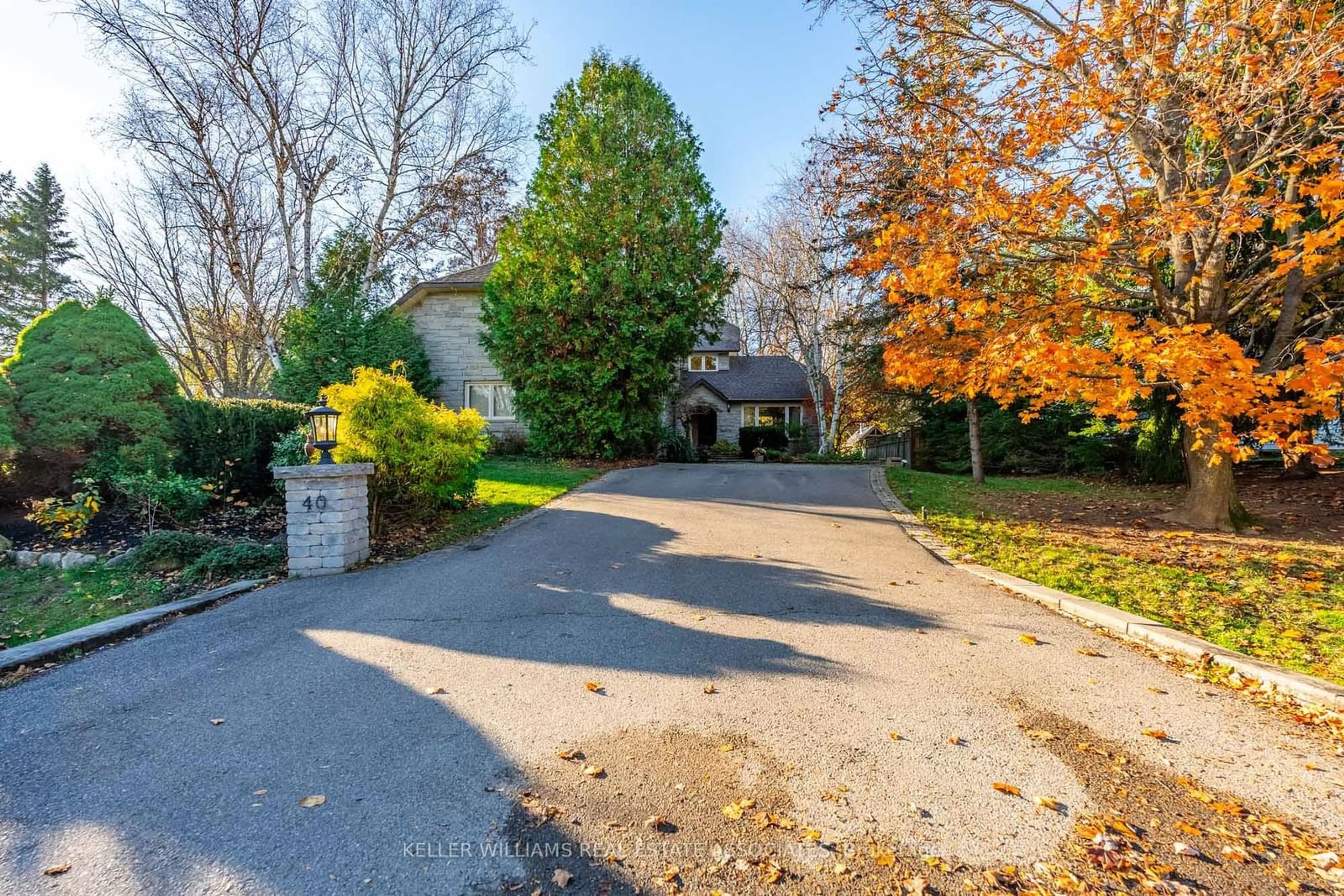 A pic from exterior of the house or condo, the street view for 40 John Martin Crt, Hamilton Ontario L0R 1V0